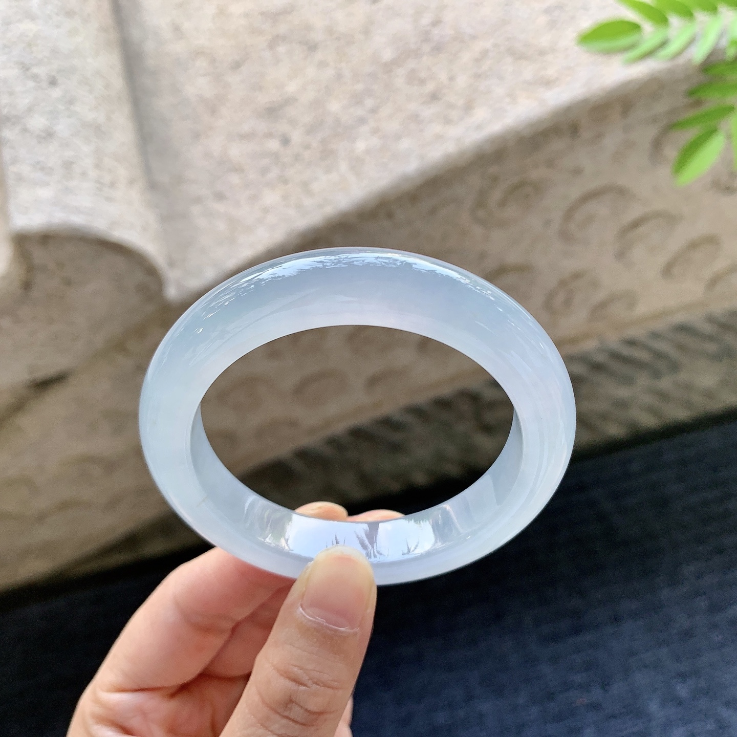 正圈51 52 圈口52.7/11.6/9 编码DZ091507 冰糯底，水润，种老，细腻，打灯有絮线