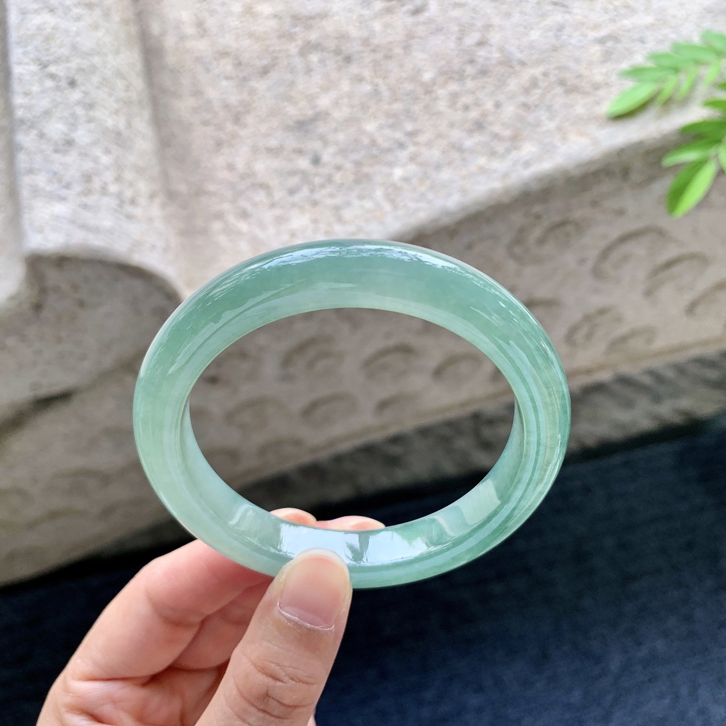 正圈56 57 圈口57/11/8.5 编码AD091685 糯冰油绿，水润，种老，细腻，无裂