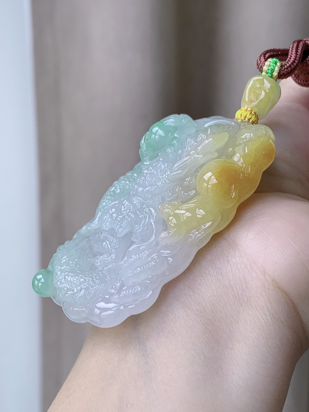 【裸石】冰飘绿花大龙牌飘黄翡大龙牌吊坠 【说明】缅甸 性比高 飘花 超厚 【尺寸】65-41-11.7 【重量】60克
