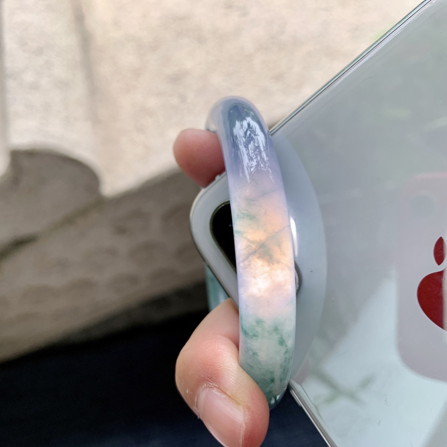 圆条51 52 圈口52.6/9.7/9.6 编码B2090717 冰糯飘花，水润，种老，细腻，打灯有纹线
