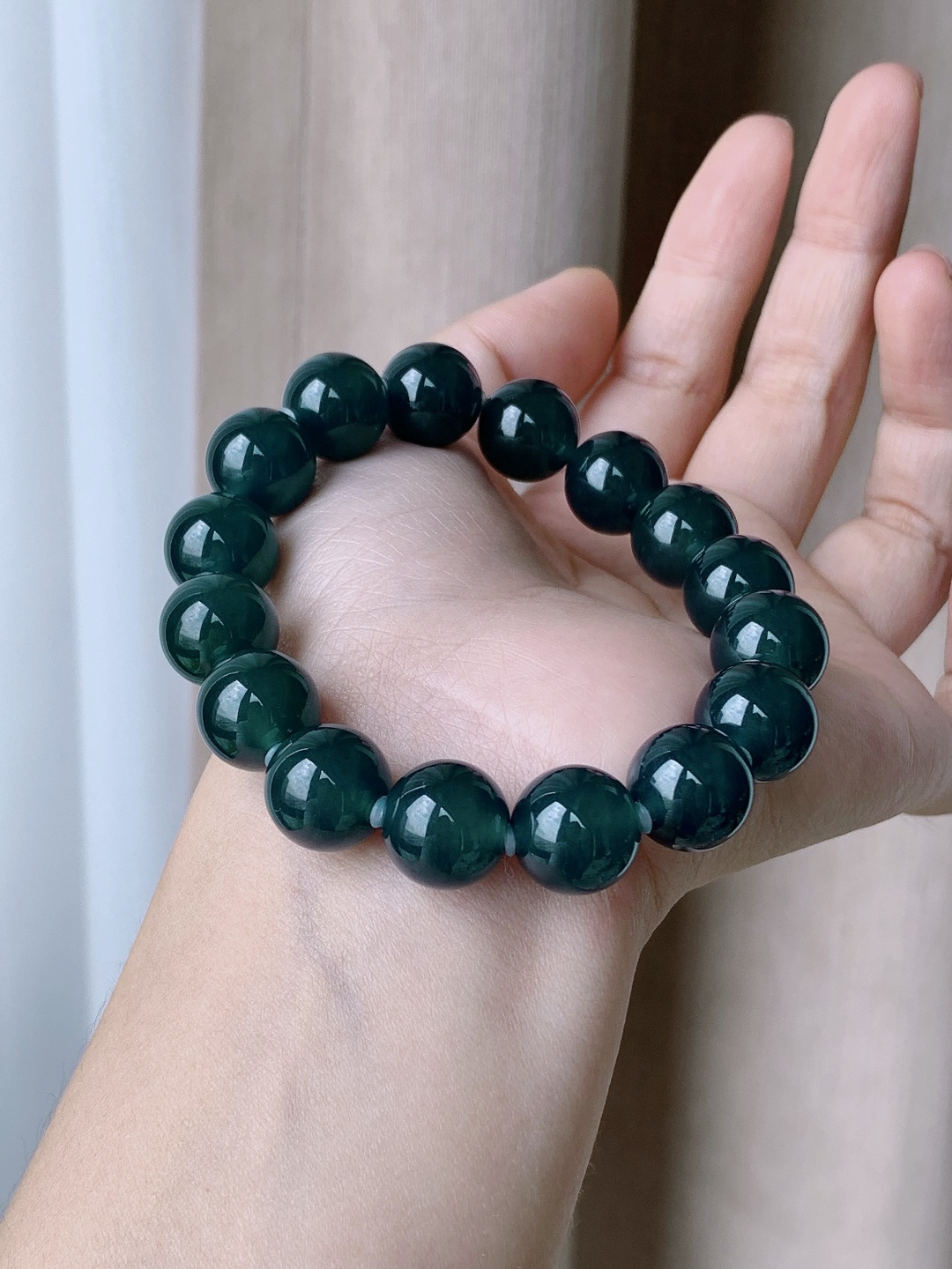 【珠子】冰老蓝水手串圆珠珠子手串 【说明】 性比高 大卡 【尺寸】12.7mm 【重量】57.5克