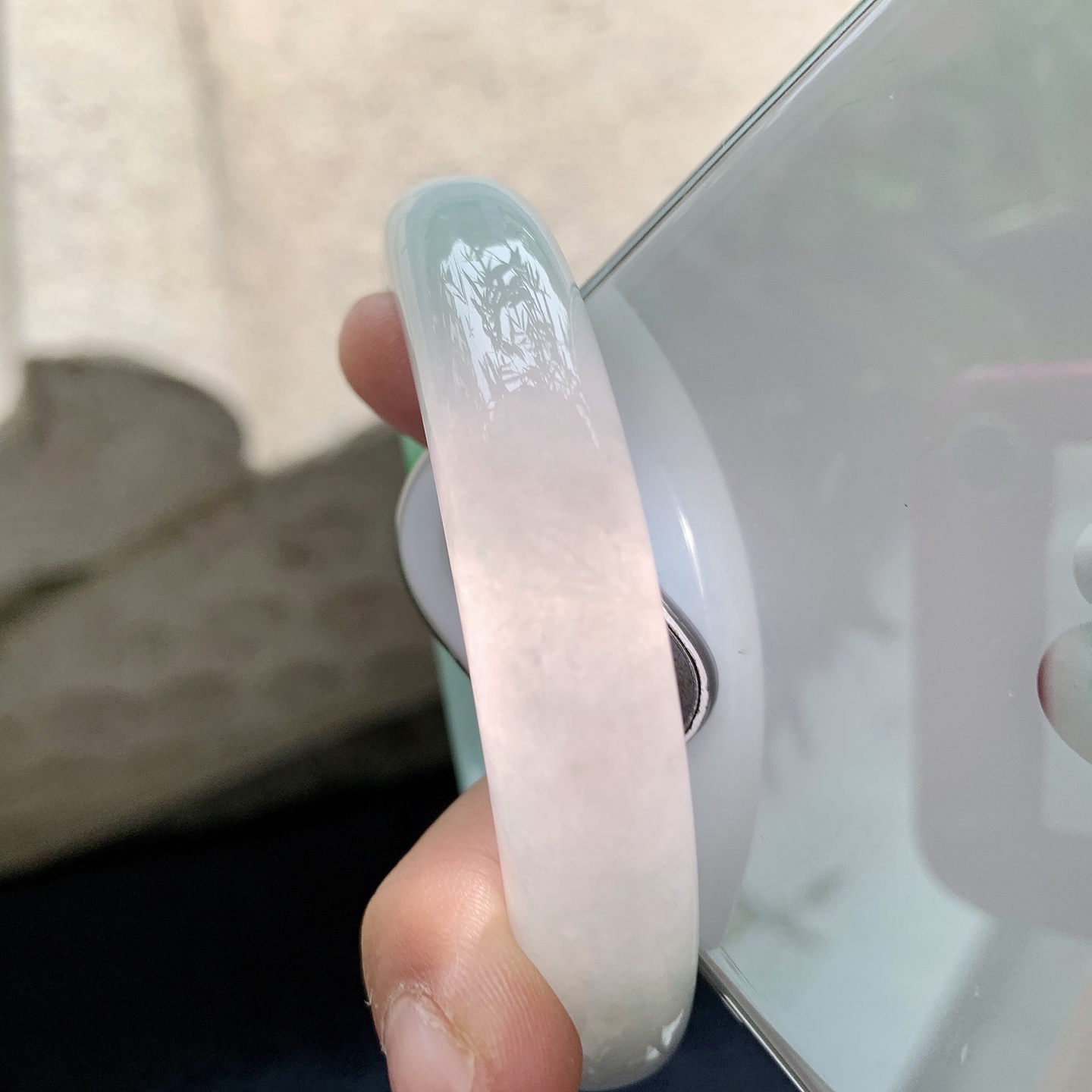正圈58 59 圈口59.8/12.5/9 编码T1090710 细糯飘绿，水润，种老，细腻，打灯有棉线