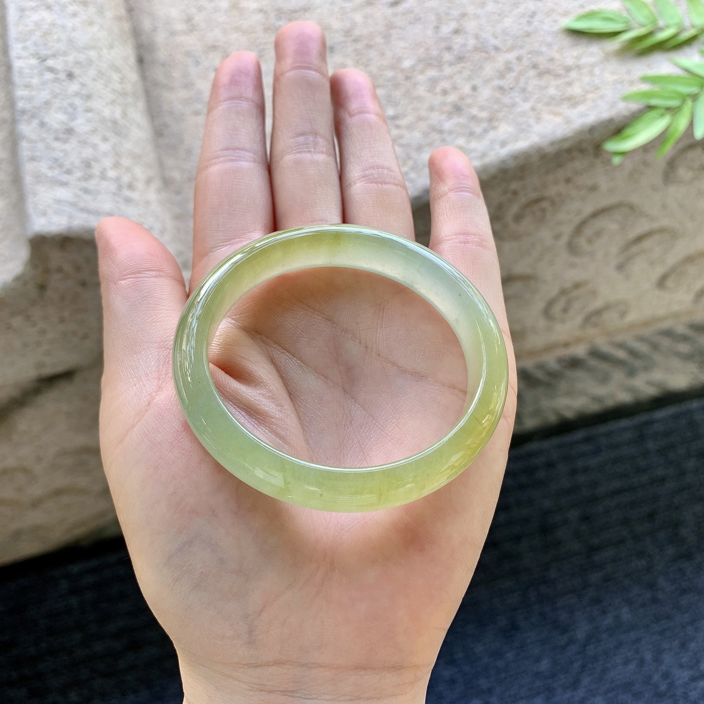 冰糯黄翡，水润，种老，细腻，有絮线