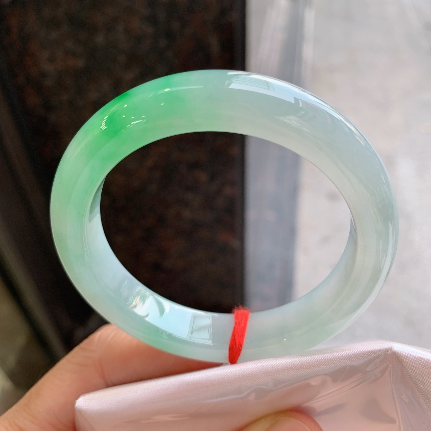 正圈飘绿 微细纹 尺寸：55.2/12/9 细腻