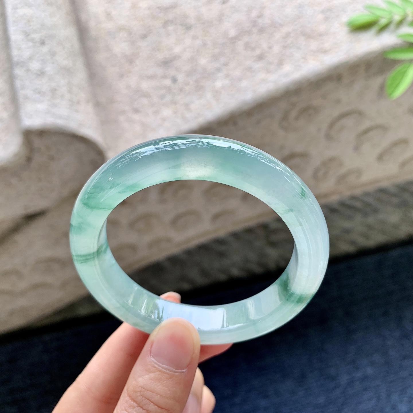 正圈54 55 圈口55.6/12.4/8.8 编码G6091605 冰飘花，清透，水润，种老，细腻，打灯有絮线