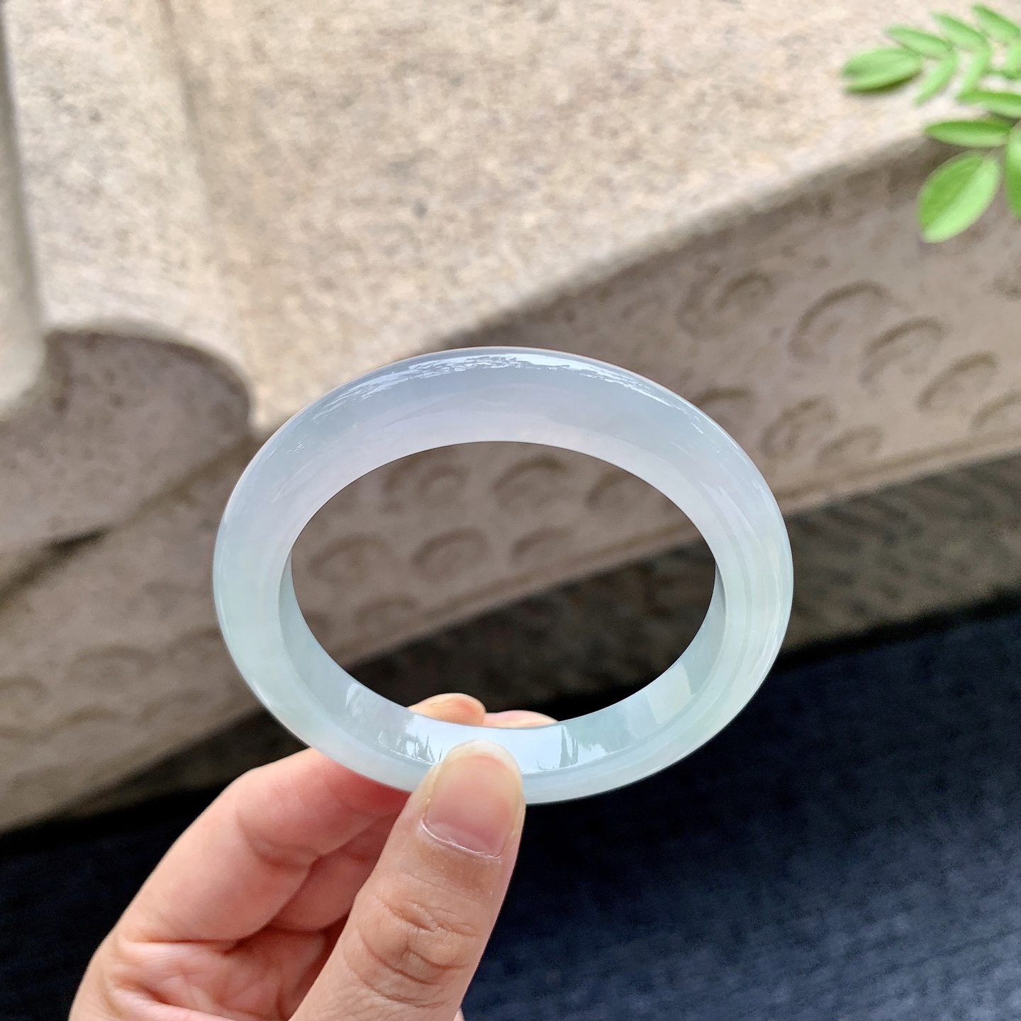 正圈51 52 圈口52.8/9.6/8.4 编码C5091608 糯冰晴绿，水润，种老，细腻，打灯有纹线