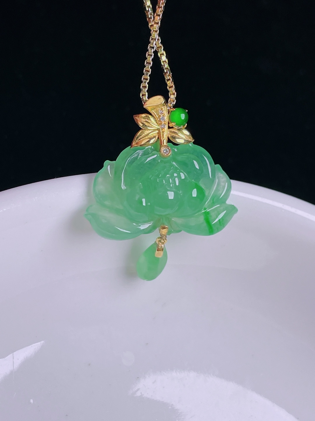 冰绿花开富贵，18k镶嵌，老种起光，细底通透，尺寸：24.4裸石12.4/19.4/6mm0915