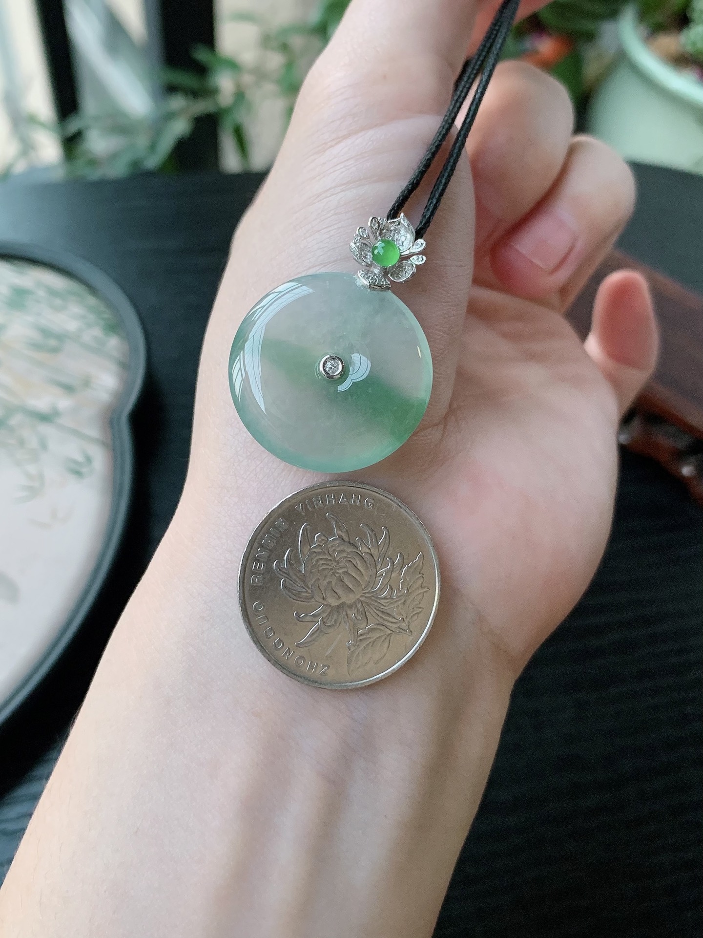 18k金镶嵌老坑冰种胶感飘花平安扣吊坠 裸石尺寸:25-5mm