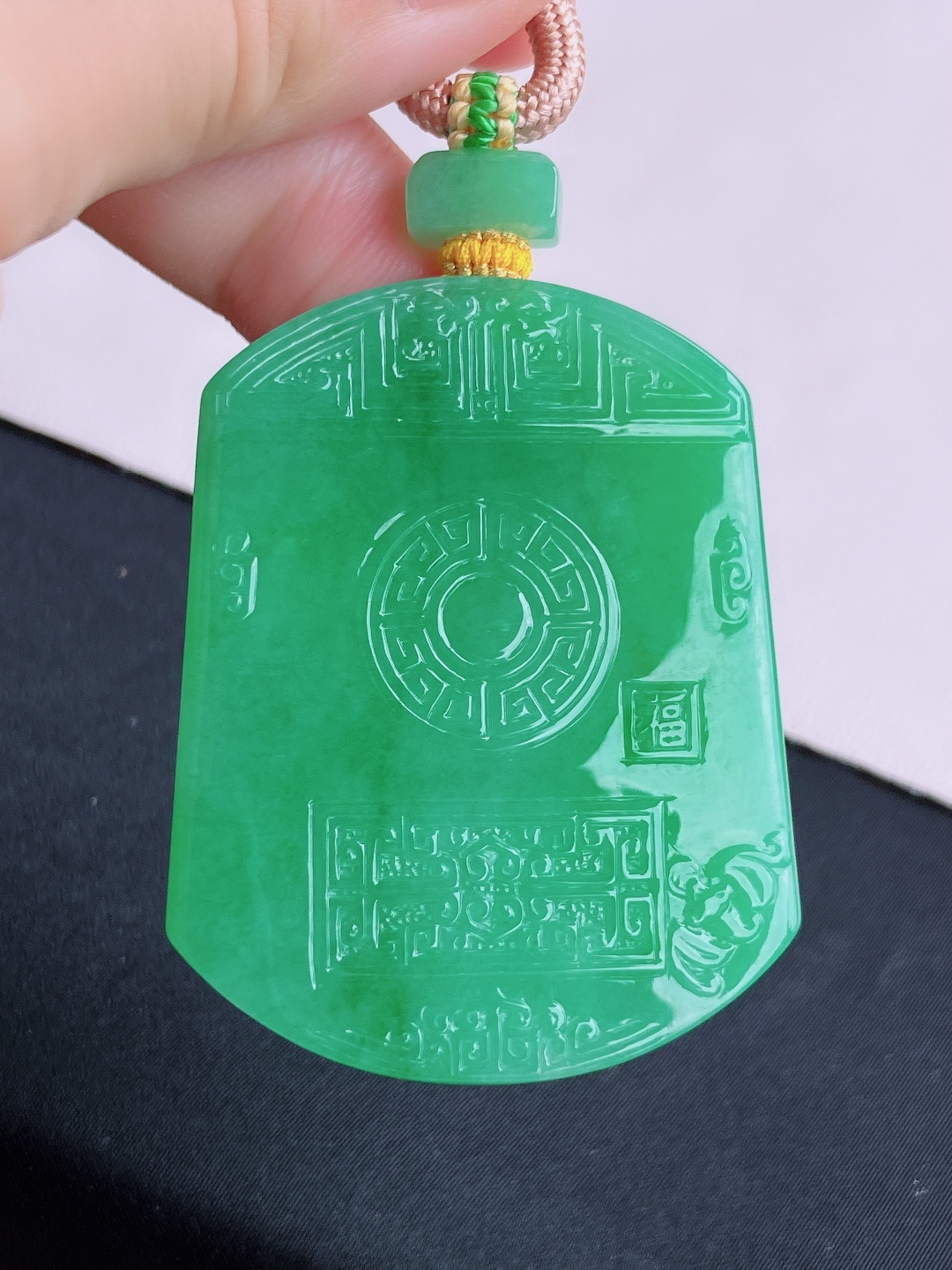 ️，翠绿平安牌，简约时尚，尺寸51/39.6/5.8/自然光实拍
