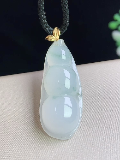 18k金镶飘花福豆，无裂，尺寸28.3-11.7-6.2mm，j15ybg