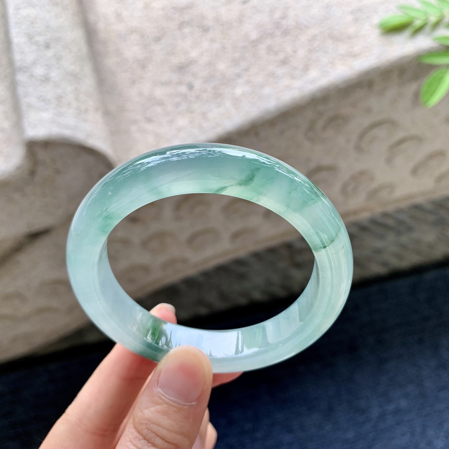 正圈54 55 圈口55.6/12.4/8.8 编码G6091605 冰飘花，清透，水润，种老，细腻，打灯有絮线