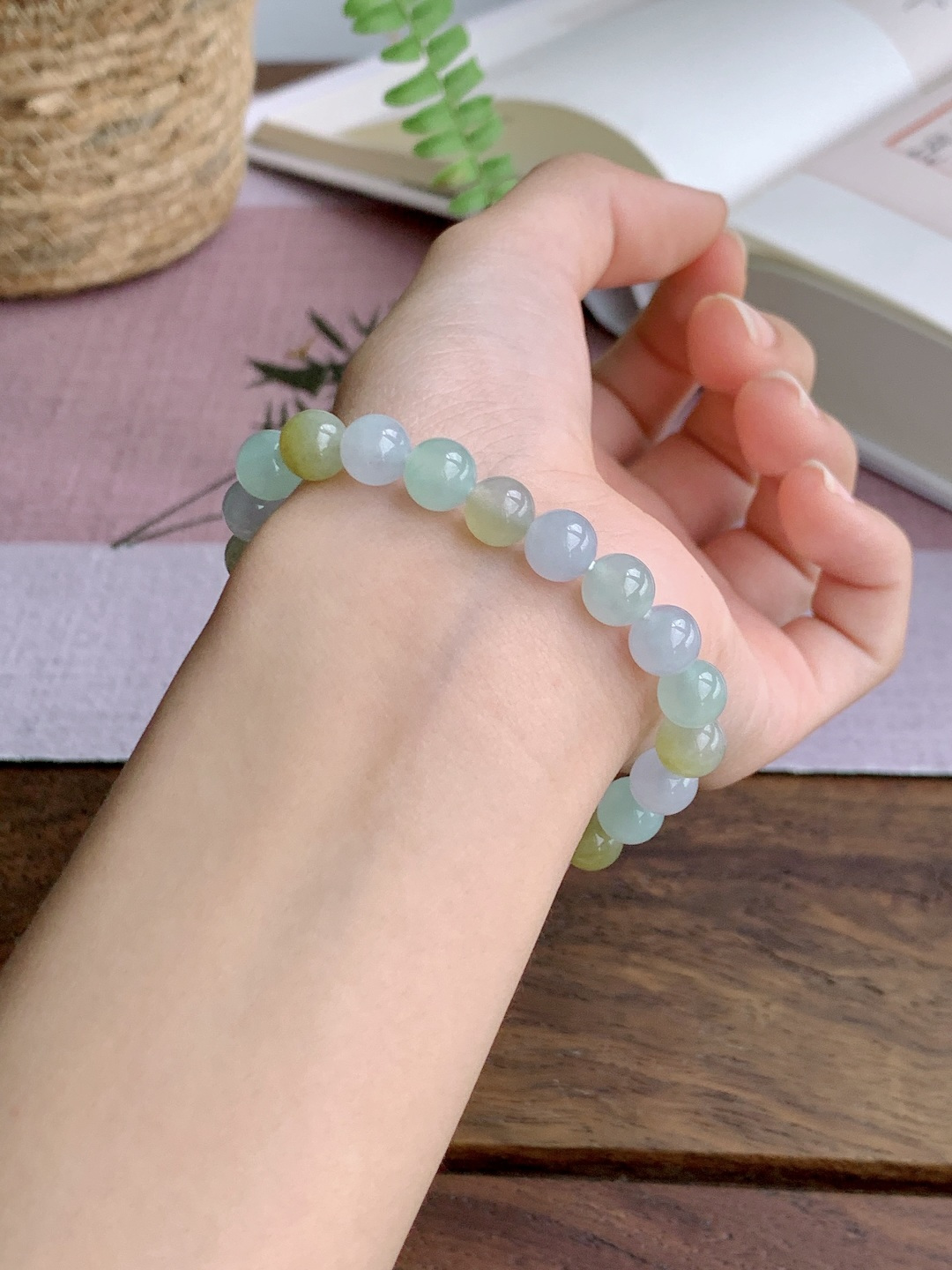 【珠子】冰多宝手串圆珠子手串 【说明】缅甸 性比高 【尺寸】7.6mm 【重量】20克