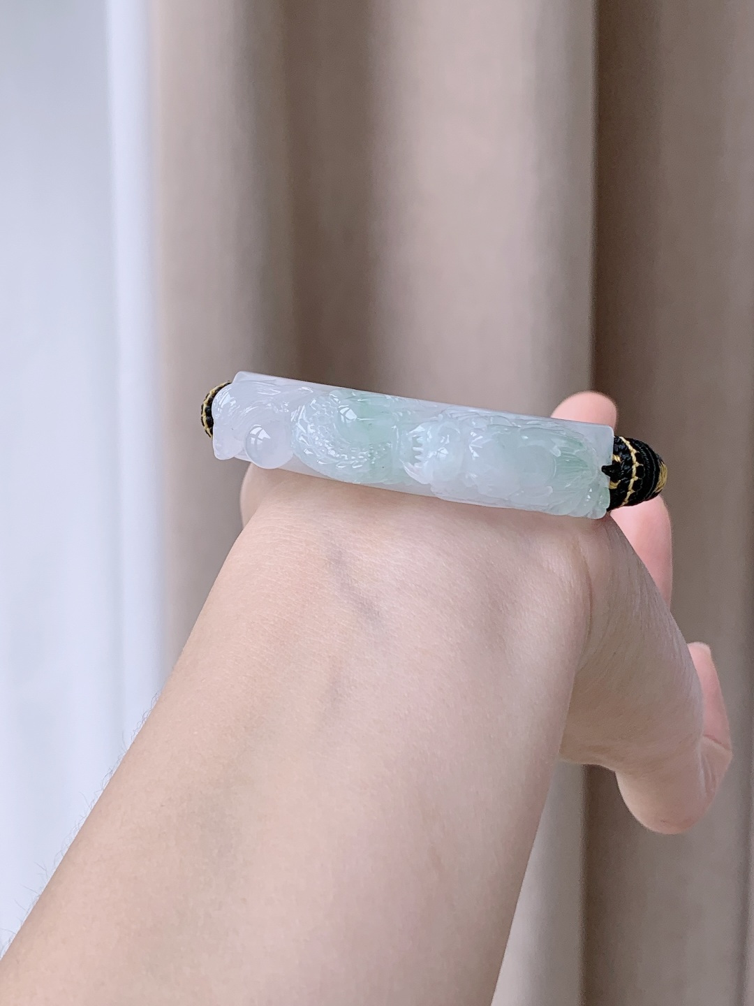 【裸石】冰飘绿花龙牌手牌 【说明】缅甸 性比高 立体 超厚 飘花 【尺寸】58.5-13-15.5 【重量】38.8克