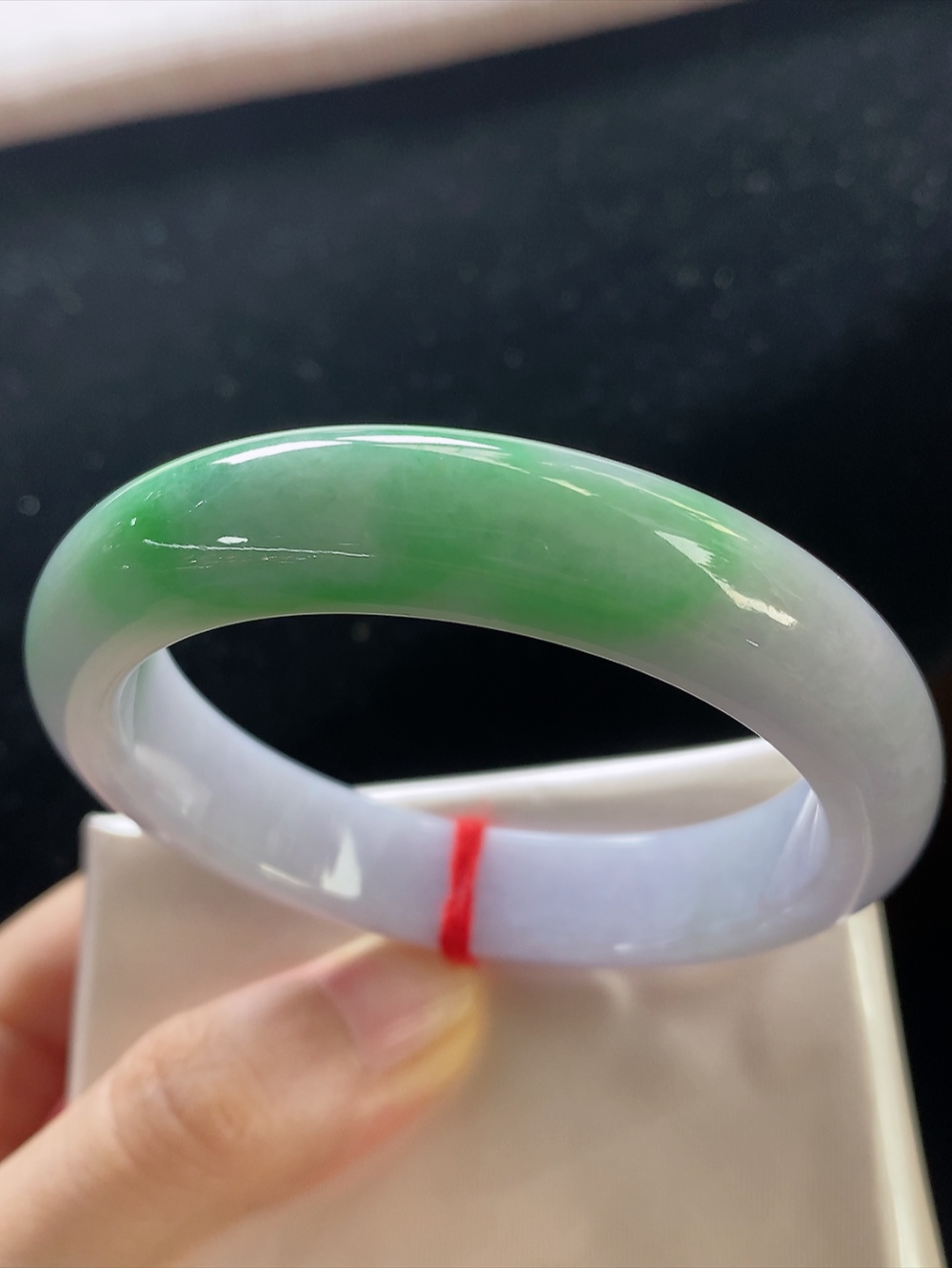 正圈飘绿手镯，圈口尺寸52.3-12-8.5mm,914yd
