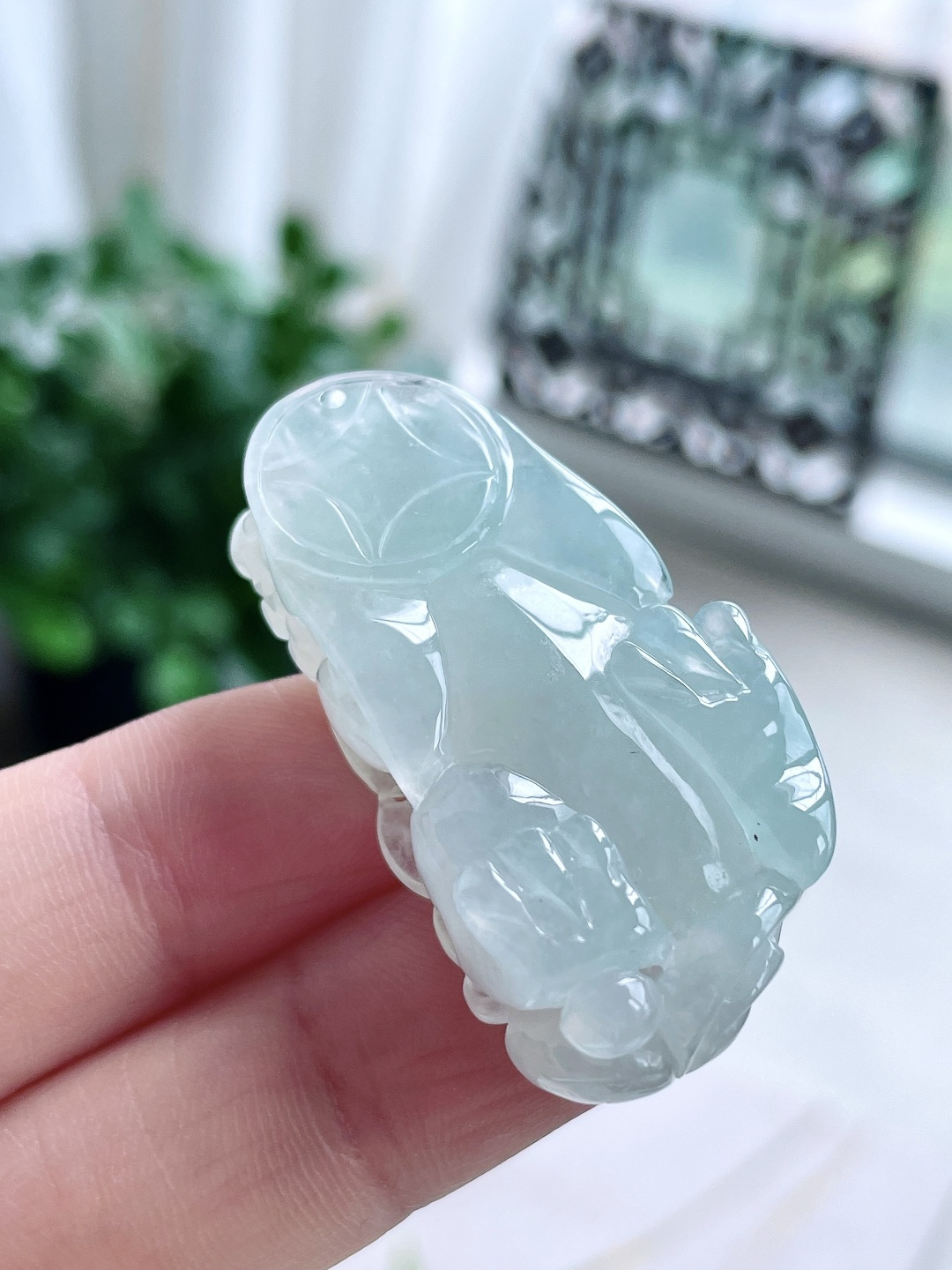 【裸石】冰糯种貔貅吊坠 【说明】缅甸 无裂 性比高 超厚 【尺寸】43-21-11.6 【重量】21.5克