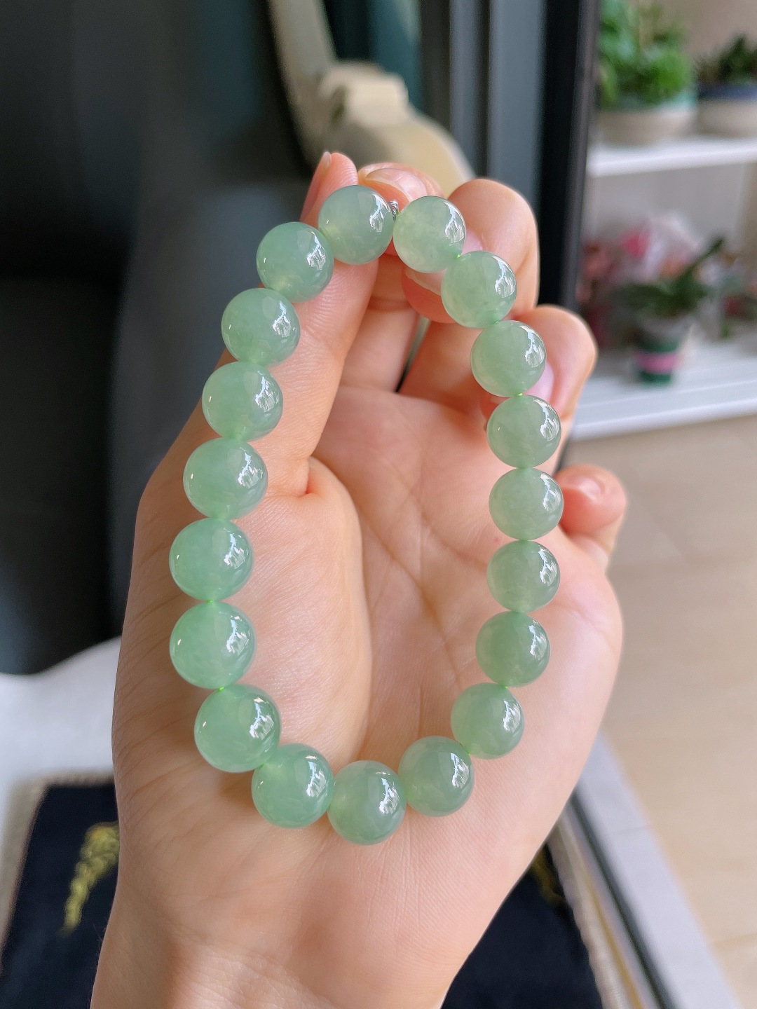 缅甸天然翡翠A货，冰满绿冰晴绿手链，尺寸：10.1mm。【编3342】