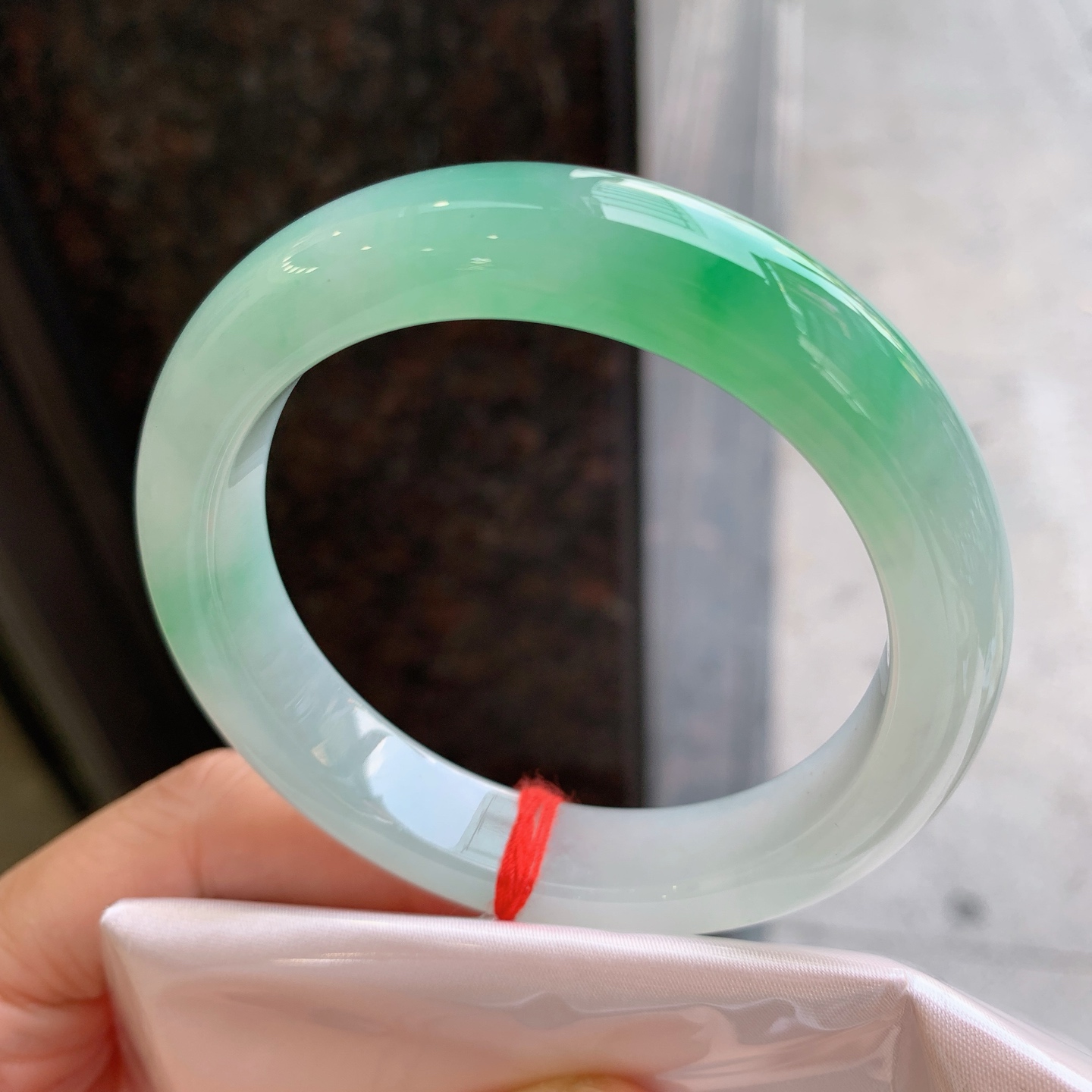 正圈飘绿 微细纹 尺寸：55.2/12/9 细腻