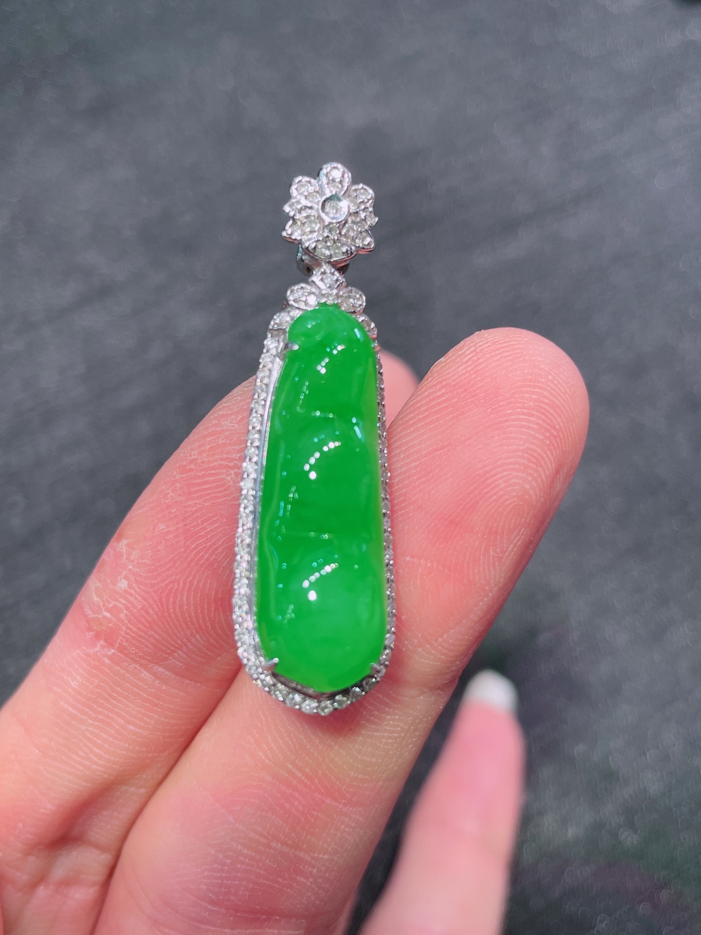 ️高冰绿福豆吊坠，晶莹剔透，新颖时尚，无裂，26-9-5