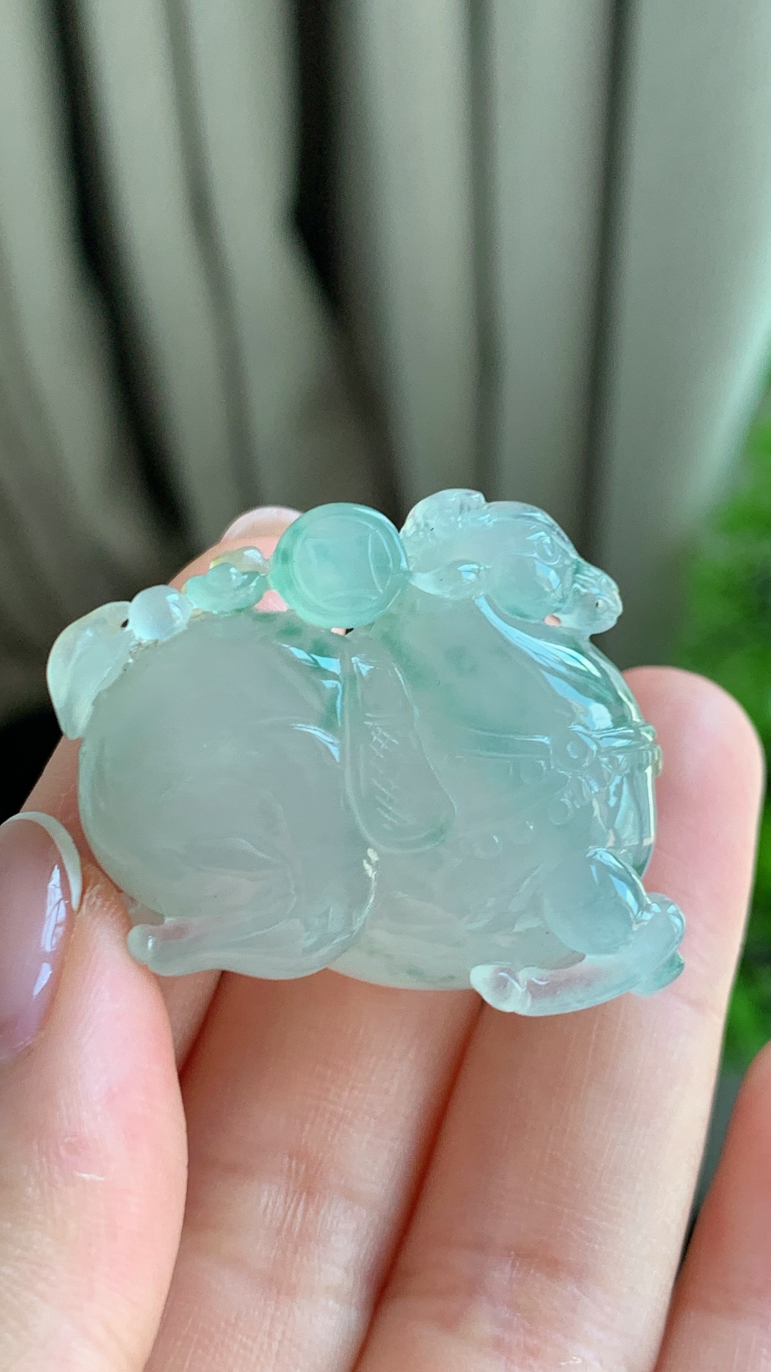 ️天然翡翠，马上有钱，三彩冰胶无裂，尺寸28.6-38.6-15 xj99