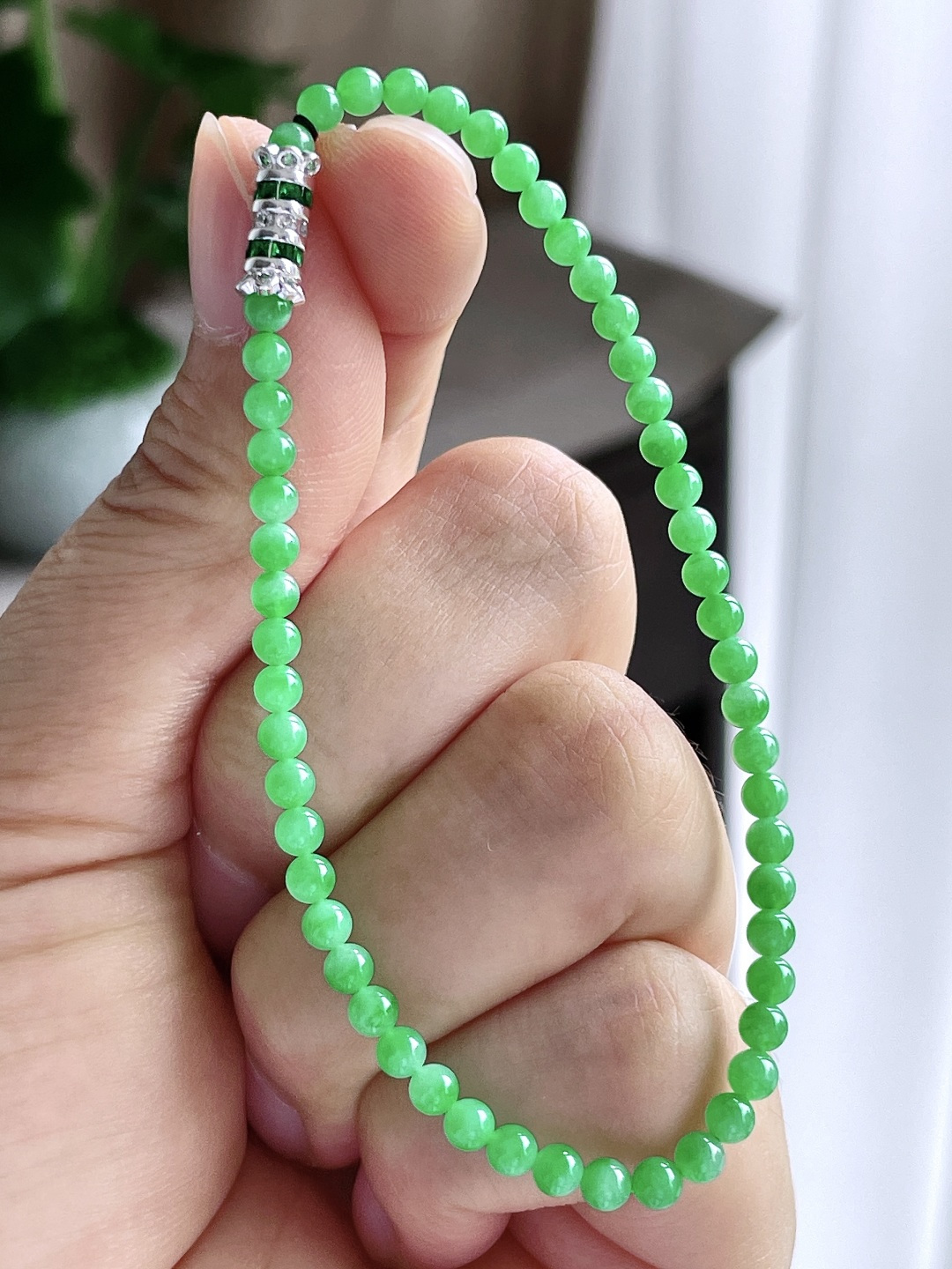 【珠子】阳绿手链圆珠珠子手链 【说明】缅甸 性比高 【尺寸】3.3mm 【重量】4.1克