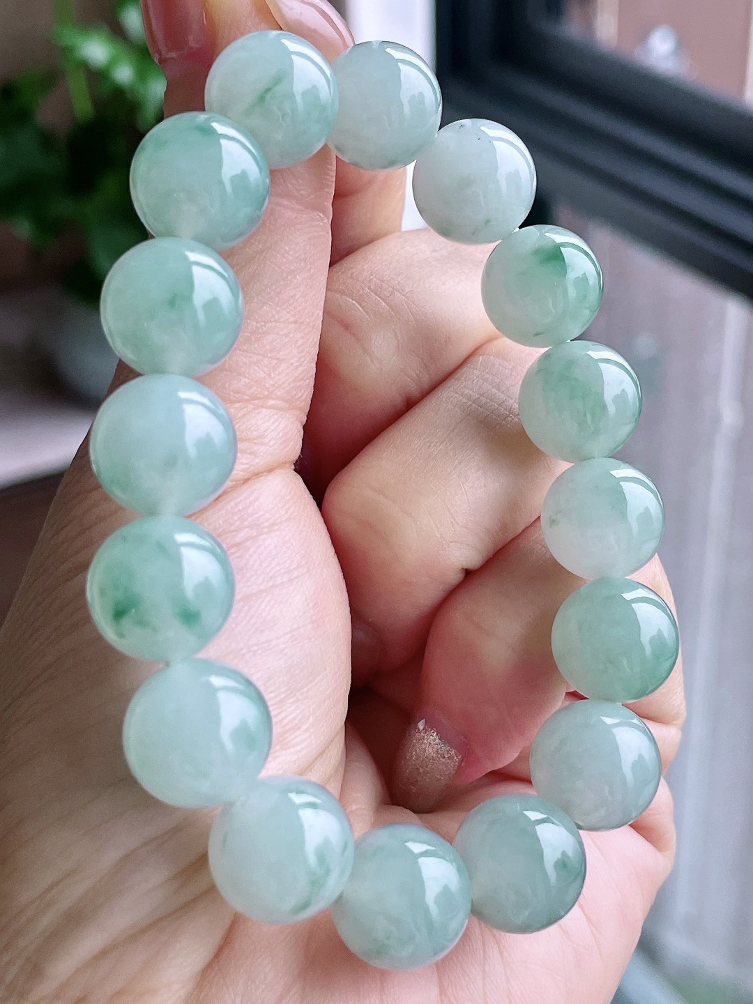 【珠子】糯冰飘花手串圆珠珠子手串 【说明】缅甸 性比高 【尺寸】12.4mm 【重量】53克