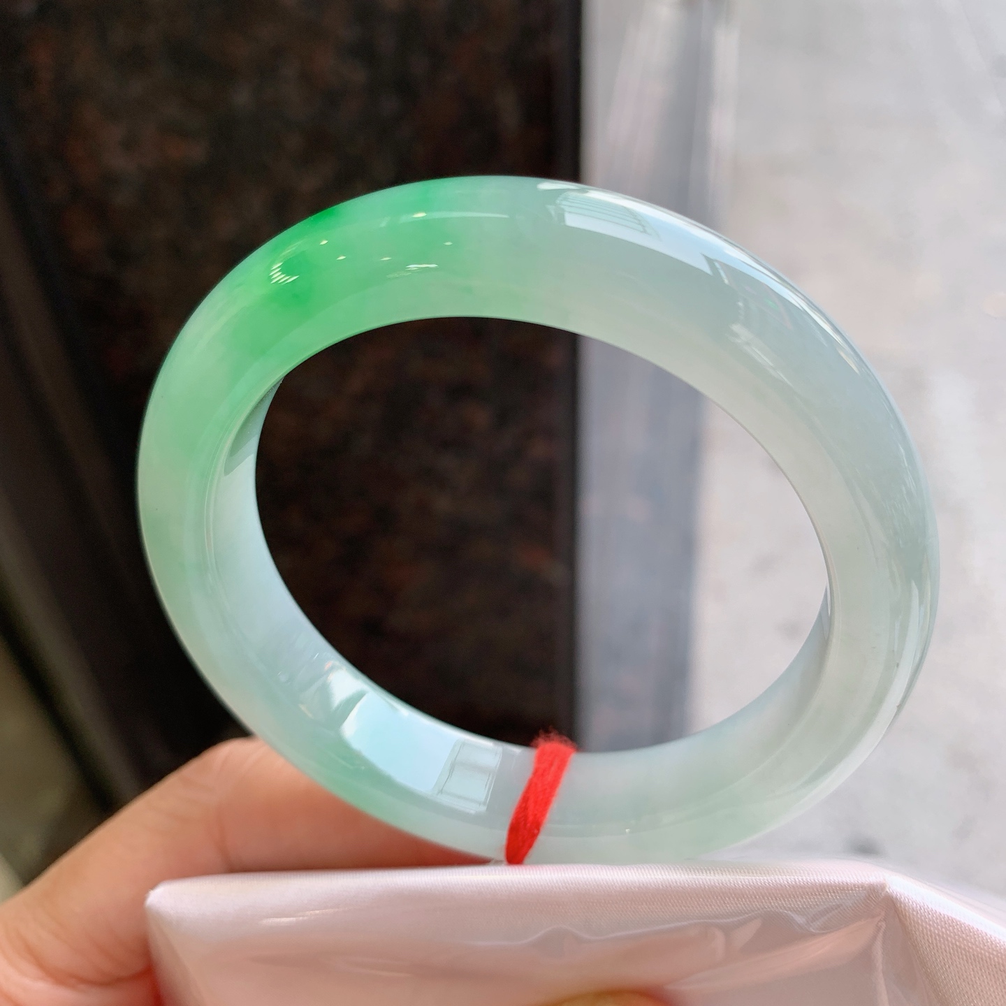 正圈飘绿 微细纹 尺寸：55.2/12/9 细腻