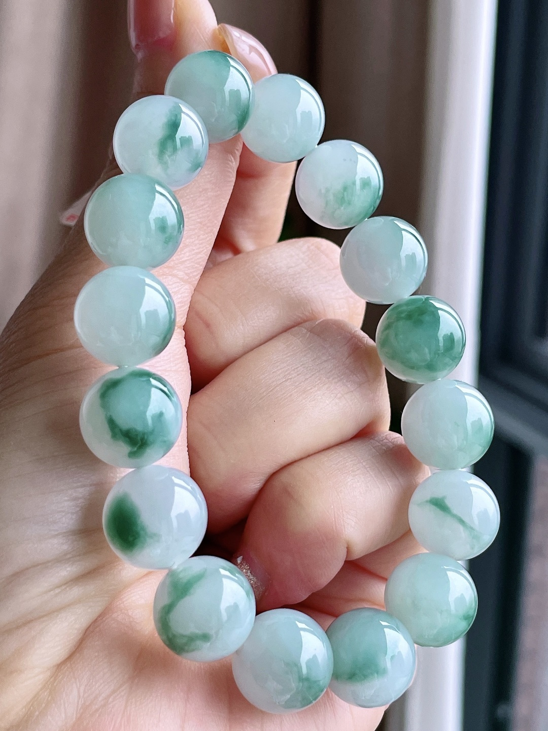 【珠子】糯冰飘花手串圆珠珠子手串 【说明】缅甸 性比高 【尺寸】13mm 【重量】56克