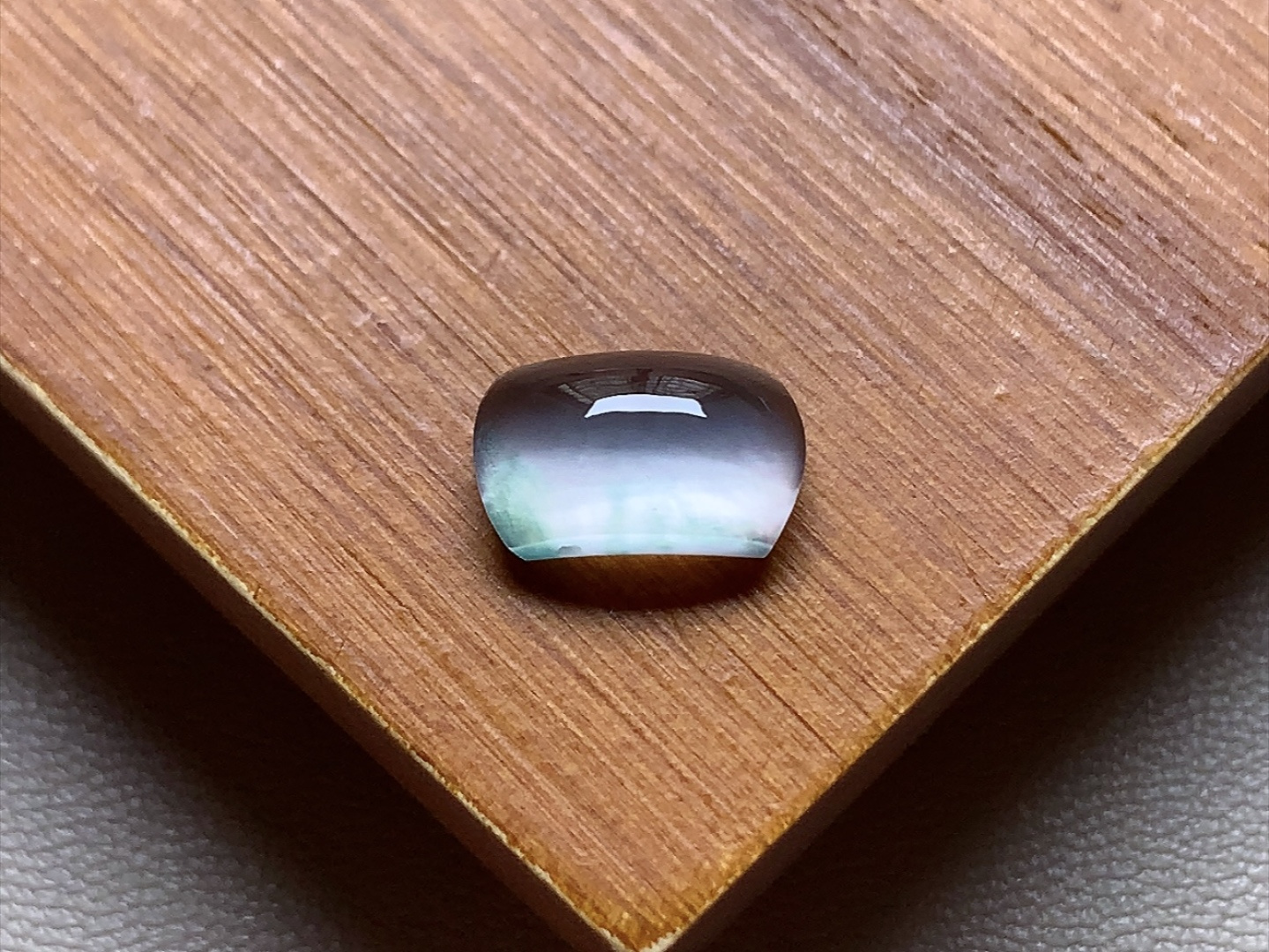 ️ 玻璃种飘花马鞍 冰透感十足，飘花色泽漂亮，无裂尺寸10.3*6.3*3.6