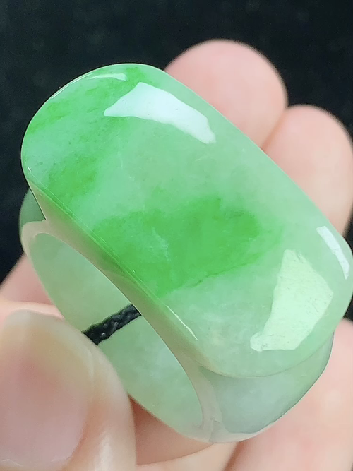 黄+绿双彩马鞍玉扳指，无裂，内径尺寸20.3-15-6.7mm，22号手寸，j15zg9