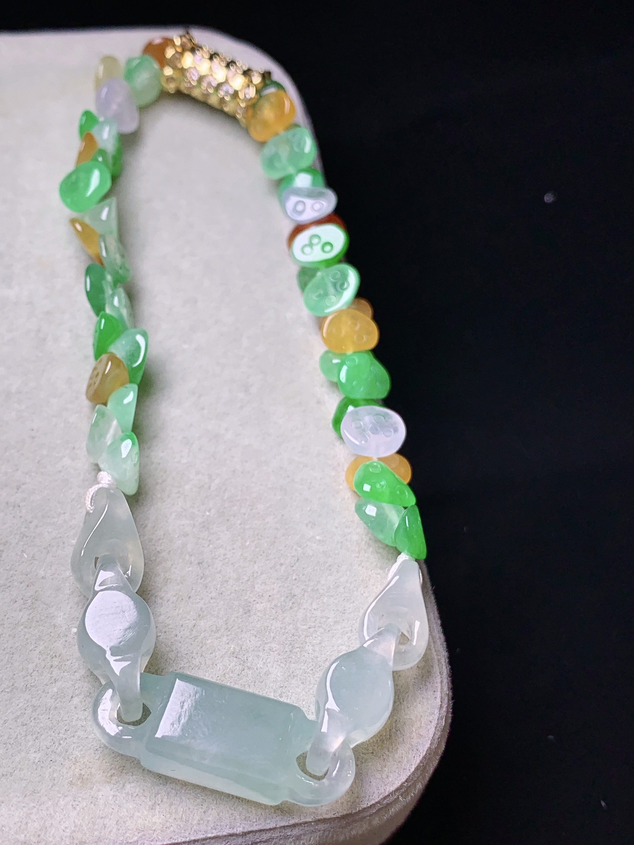 18k金钻镶嵌多彩莲蓬手链 玉质细腻 色泽艳丽清新 水润亮眼 裸石尺寸6*5.3*2.8 a8