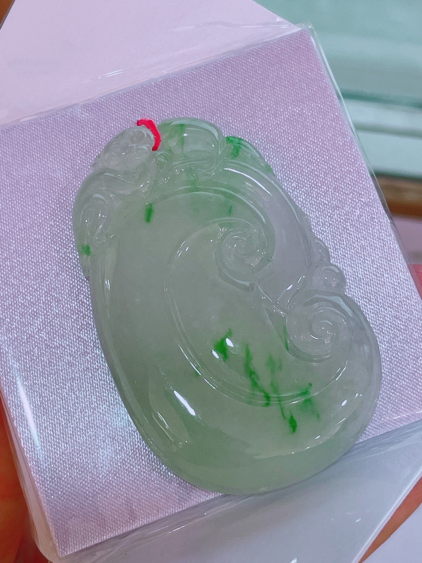 ️高冰绿如意吊坠，晶莹剔透，新颖时尚，无裂，59.4-38-9.5