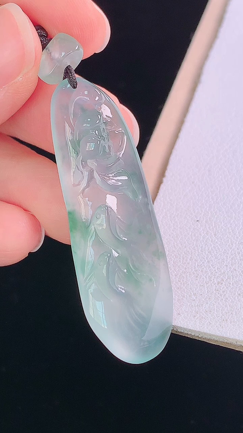 ️莲年有余 花色灵动，水润清透，无裂 尺寸:46.3-15.7-6.8mm 10