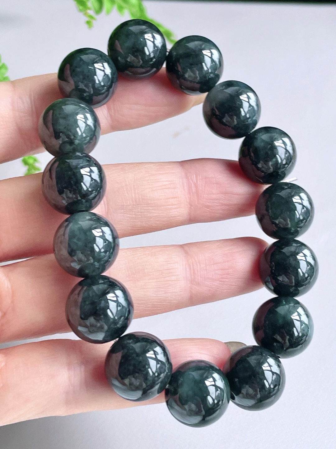 【珠子】冰乌鸡手串圆珠珠子手串 【说明】缅甸 性比高 【尺寸】14.4mm 【重量】75.7克