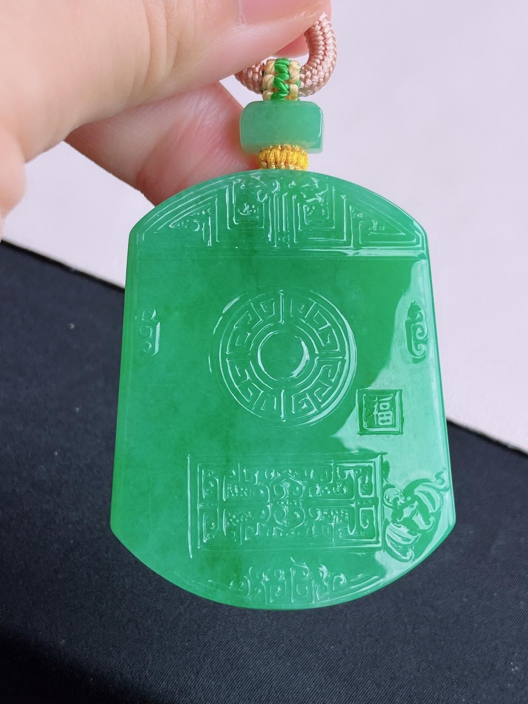 ️，翠绿平安牌，简约时尚，尺寸51/39.6/5.8/自然光实拍