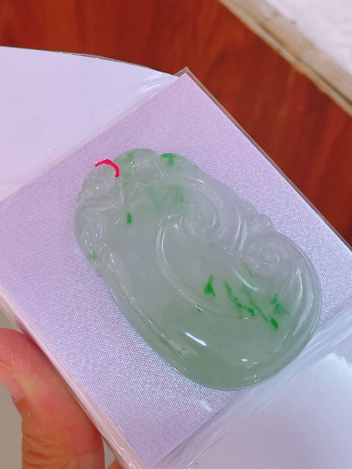 ️高冰绿如意吊坠，晶莹剔透，新颖时尚，无裂，59.4-38-9.5