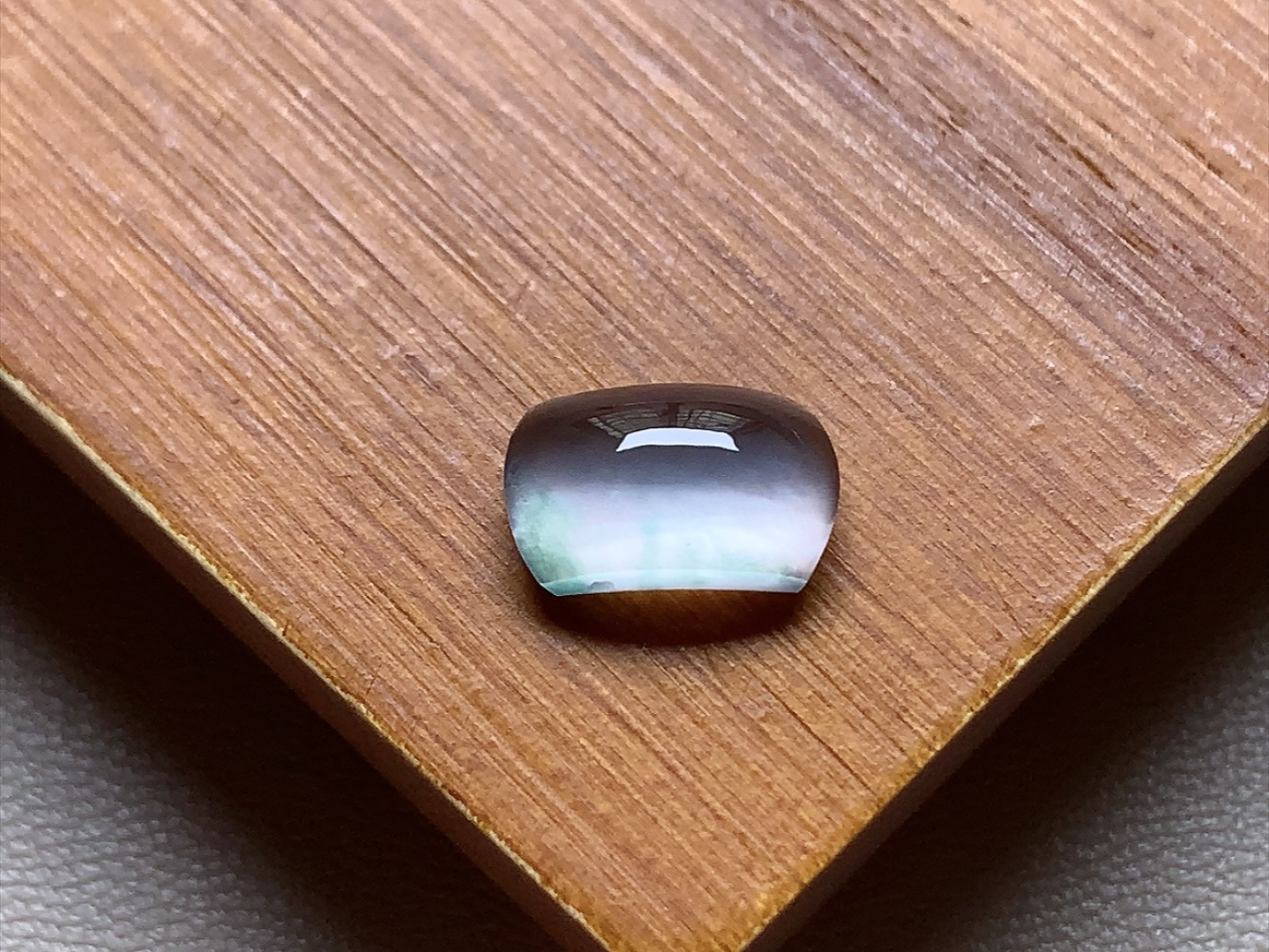 ️ 玻璃种飘花马鞍 冰透感十足，飘花色泽漂亮，无裂尺寸10.3*6.3*3.6