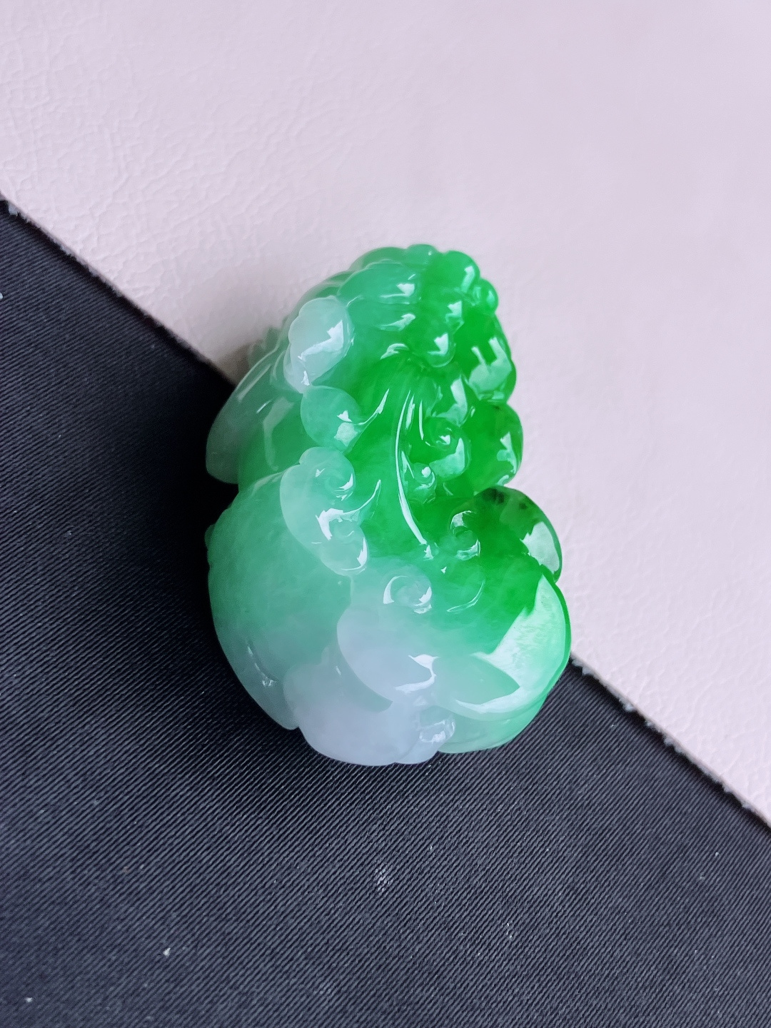 ️，翠绿貔貅，色美清爽，尺寸36.6/23/12.3/自然光实拍