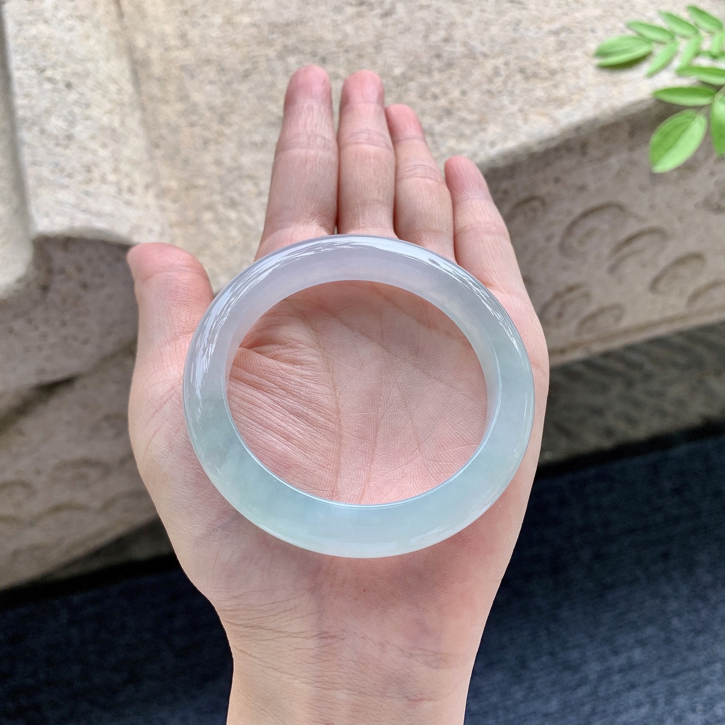 正圈51 52 圈口52.8/9.6/8.4 编码C5091608 糯冰晴绿，水润，种老，细腻，打灯有纹线
