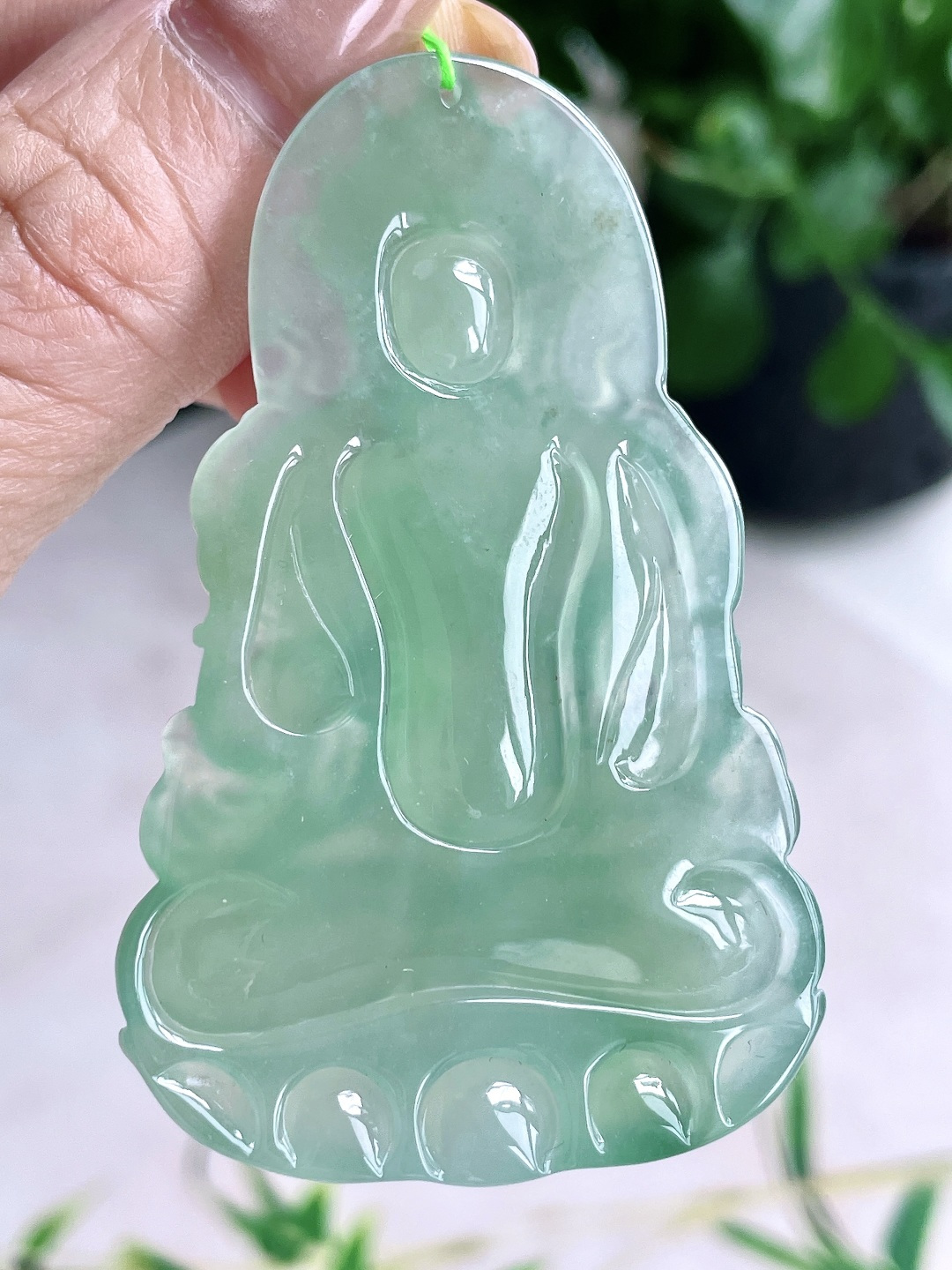 【裸石】冰晴绿观音度母观音牌吊坠 【说明】缅甸 无裂 性比高 厚装 【尺寸】62.3-38.4-6 【重量】24.3克