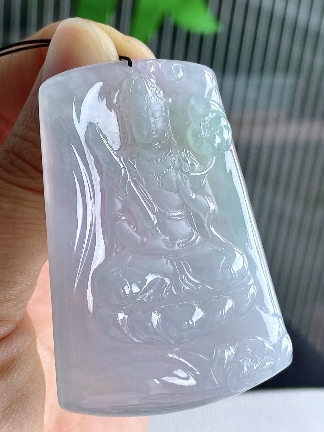 【裸石】冰糯种飘花虚空藏观音牌吊坠 【说明】缅甸 无裂 性比高 厚装 【尺寸】56.8-39.2-6 【重量】29.6克