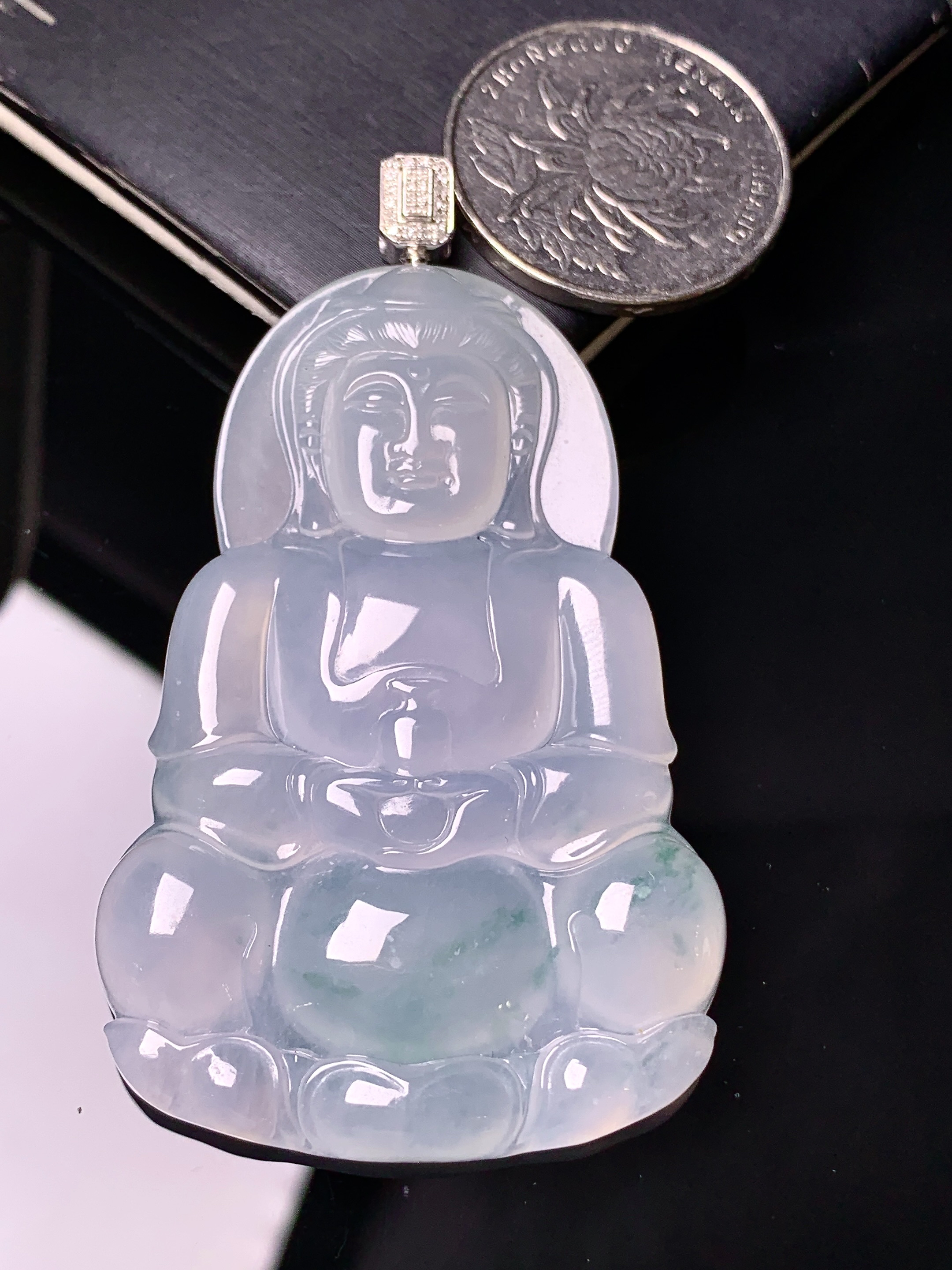 18k金钻镶嵌冰种观音菩萨吊坠 玉质细腻 色泽艳丽清新 水润亮眼 整体尺寸65.8*38*5.6 c1