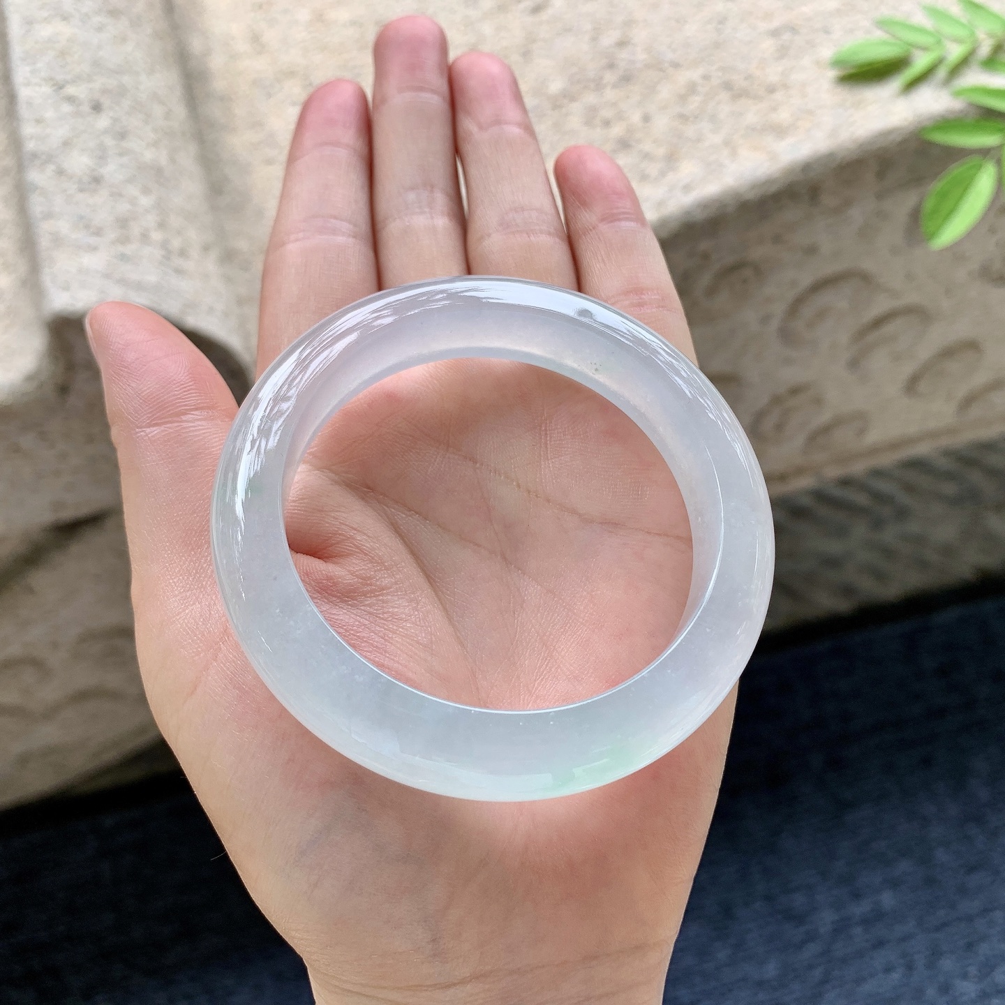 正圈54 55 圈口55/12.3/9 编码G7091631 冰飘绿，水润，种老，细腻，无裂