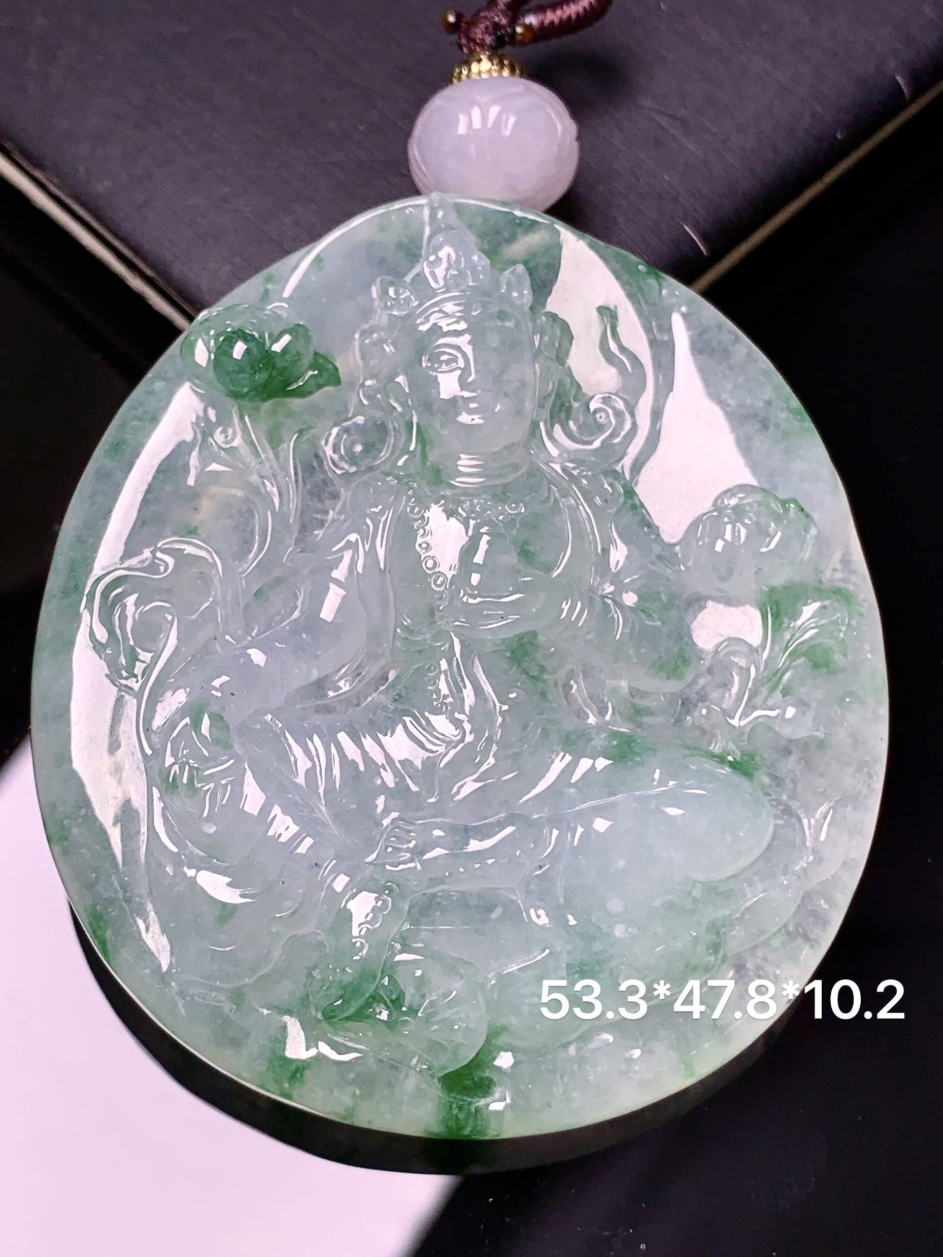 飘绿度母观音菩萨吊坠 玉质细腻 色泽艳丽清新 水润亮眼 整体尺寸53.3*47.8*10.2 e6