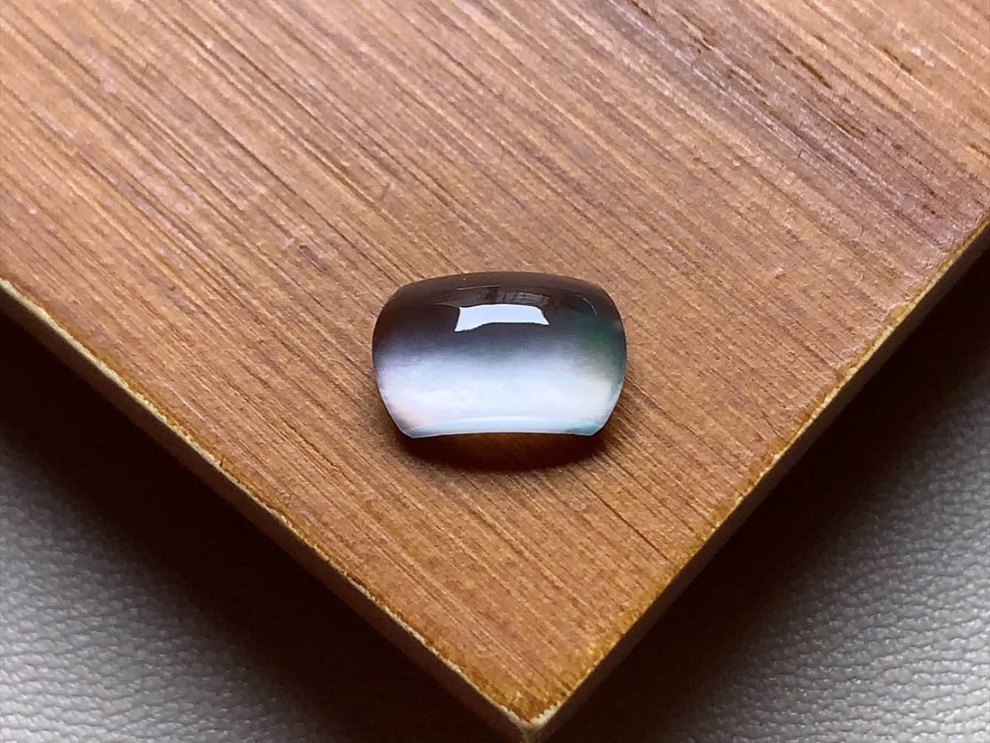 ️ 玻璃种飘花马鞍 冰透感十足，飘花色泽漂亮，无裂尺寸10.3*6.3*3.6