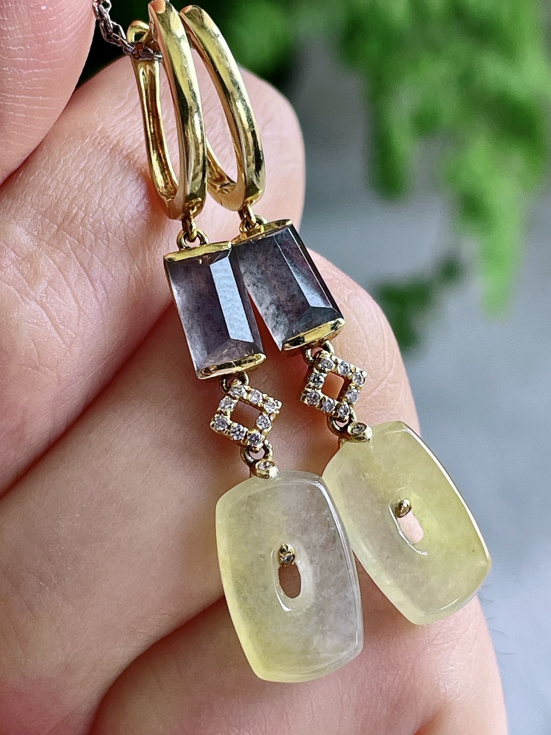 【镶嵌】冰黄翡福贝耳坠 【说明】缅甸 18k金镶嵌 无裂 性比高 【整体】44 【裸石】13-8.5-3 【重量】5.1克