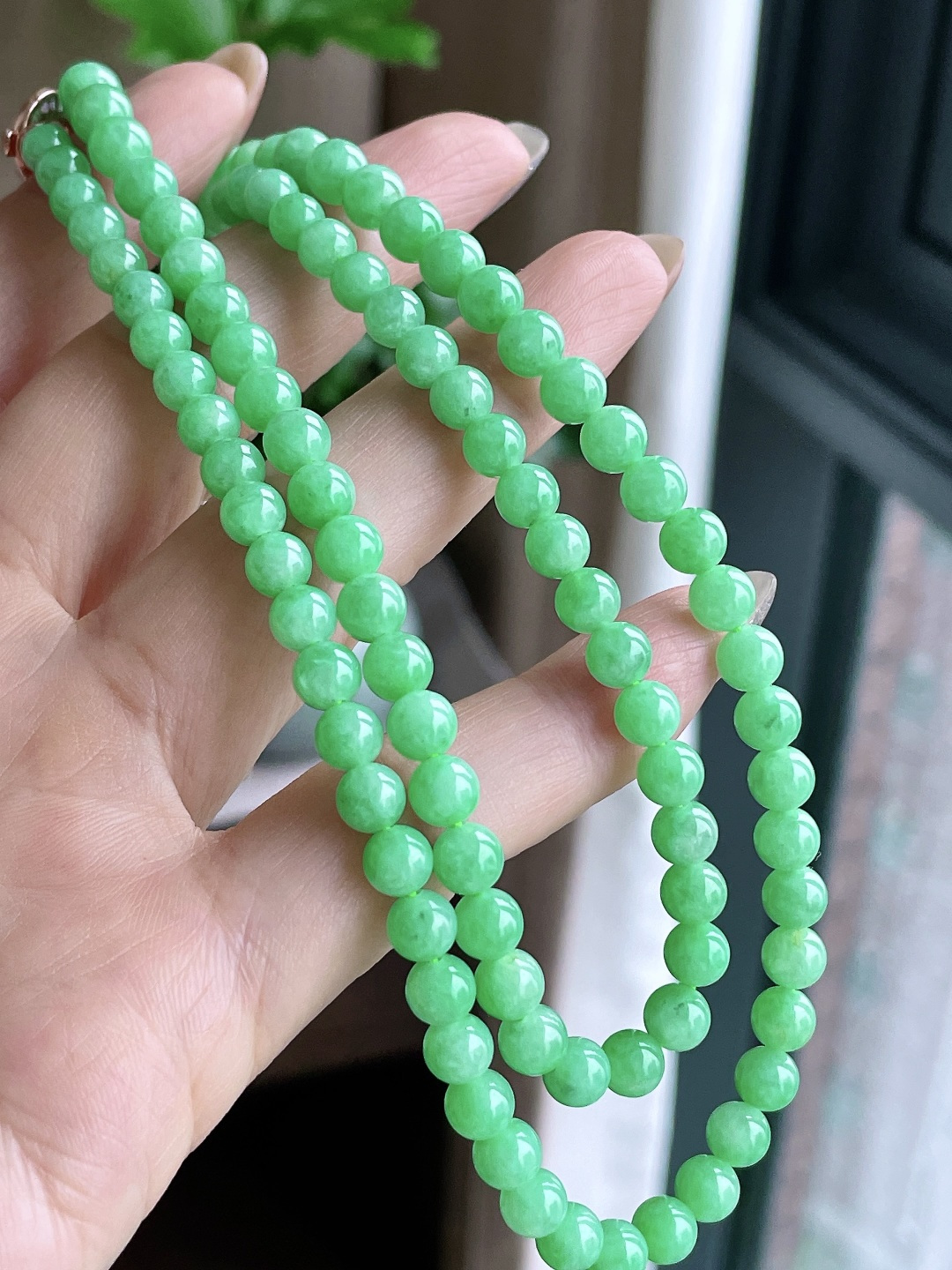 【珠子】阳绿项链圆珠珠子项链 【说明】缅甸 性比高 【尺寸】6.2-5.4mm，30cm 【重量】34.8克