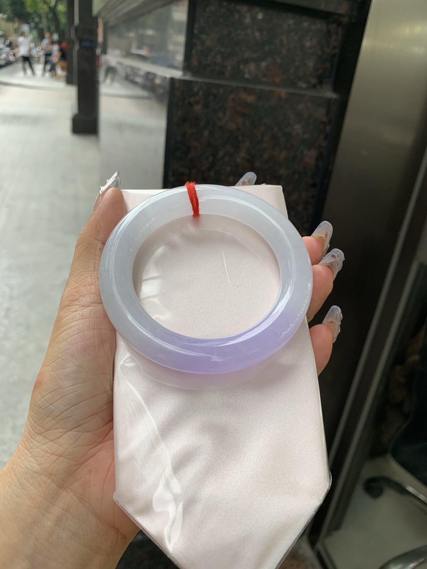 圆条 58.8-12.5-12.3 0417-N463 无裂，底妆水润，一节圈吸睛抢眼，浪漫迷人，仙气飘飘，优雅高贵显气质，感满满，满满底色均匀不失色，不同光线不一样视觉感受