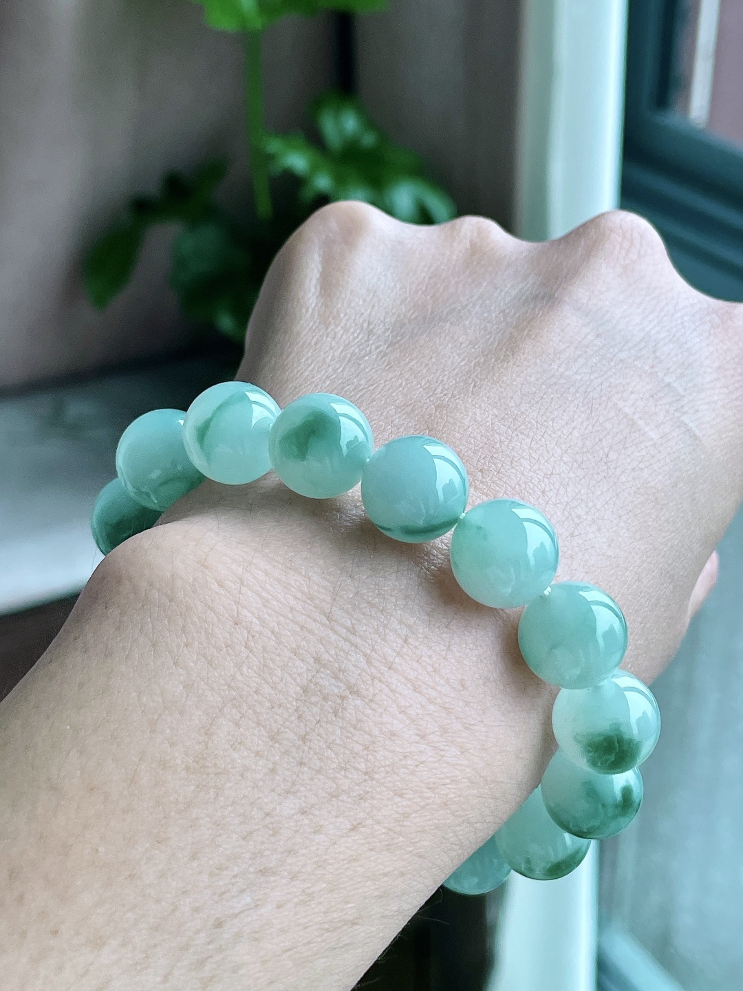 【珠子】糯冰飘花手串圆珠珠子手串 【说明】缅甸 性比高 【尺寸】13mm 【重量】56克