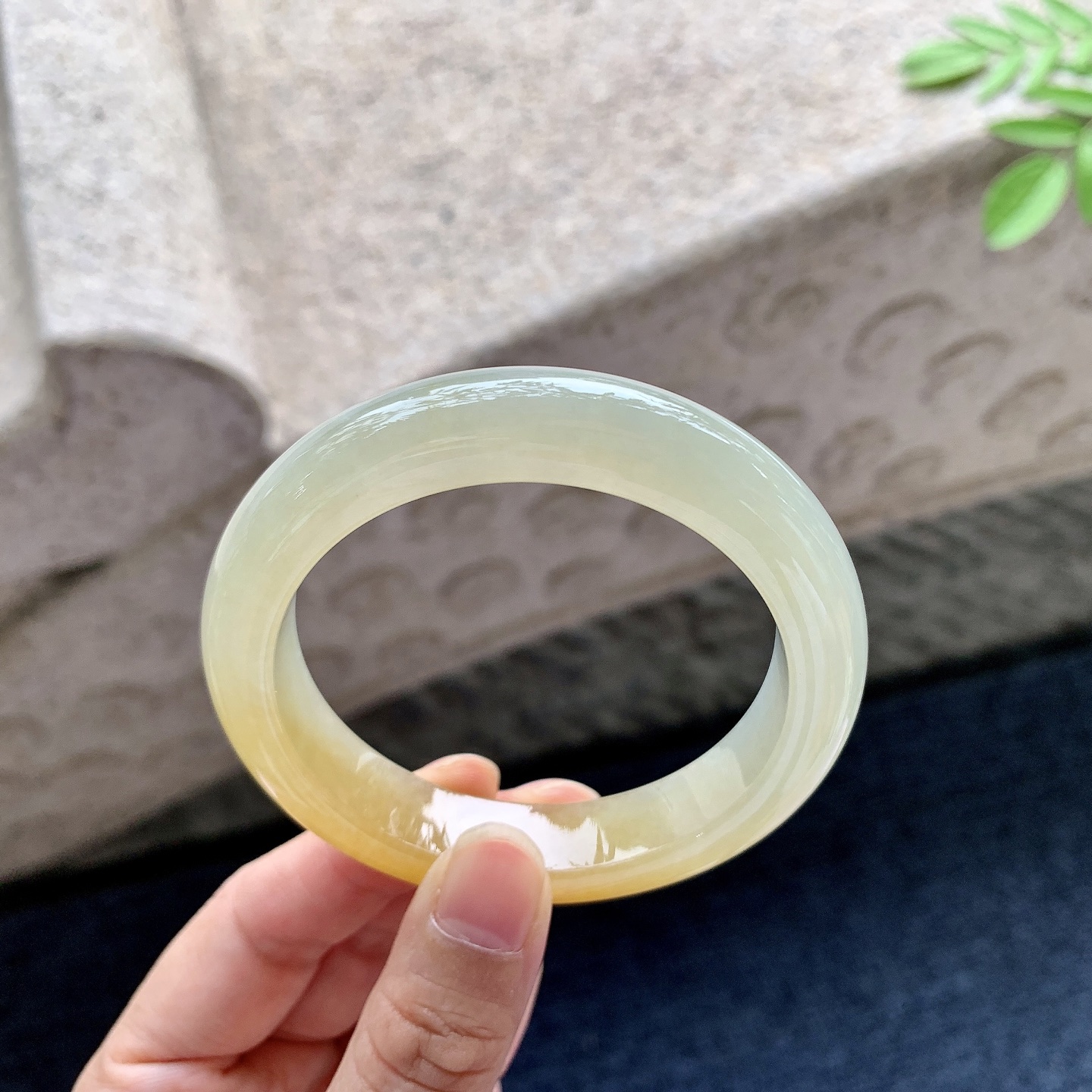 正圈53 54 圈口54/12.3/8.8 编码J7091601 冰糯黄翡，水润，种老，细腻，有棉线