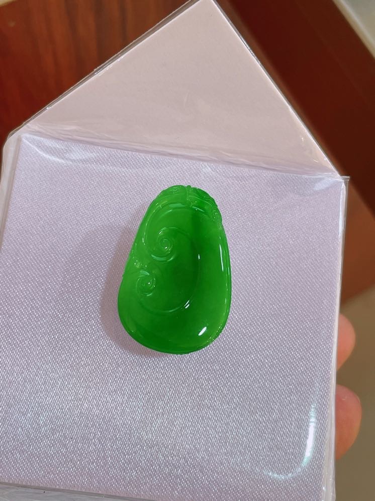 ️高冰绿如意，晶莹剔透，新颖时尚，无裂，30.4-19.7-3